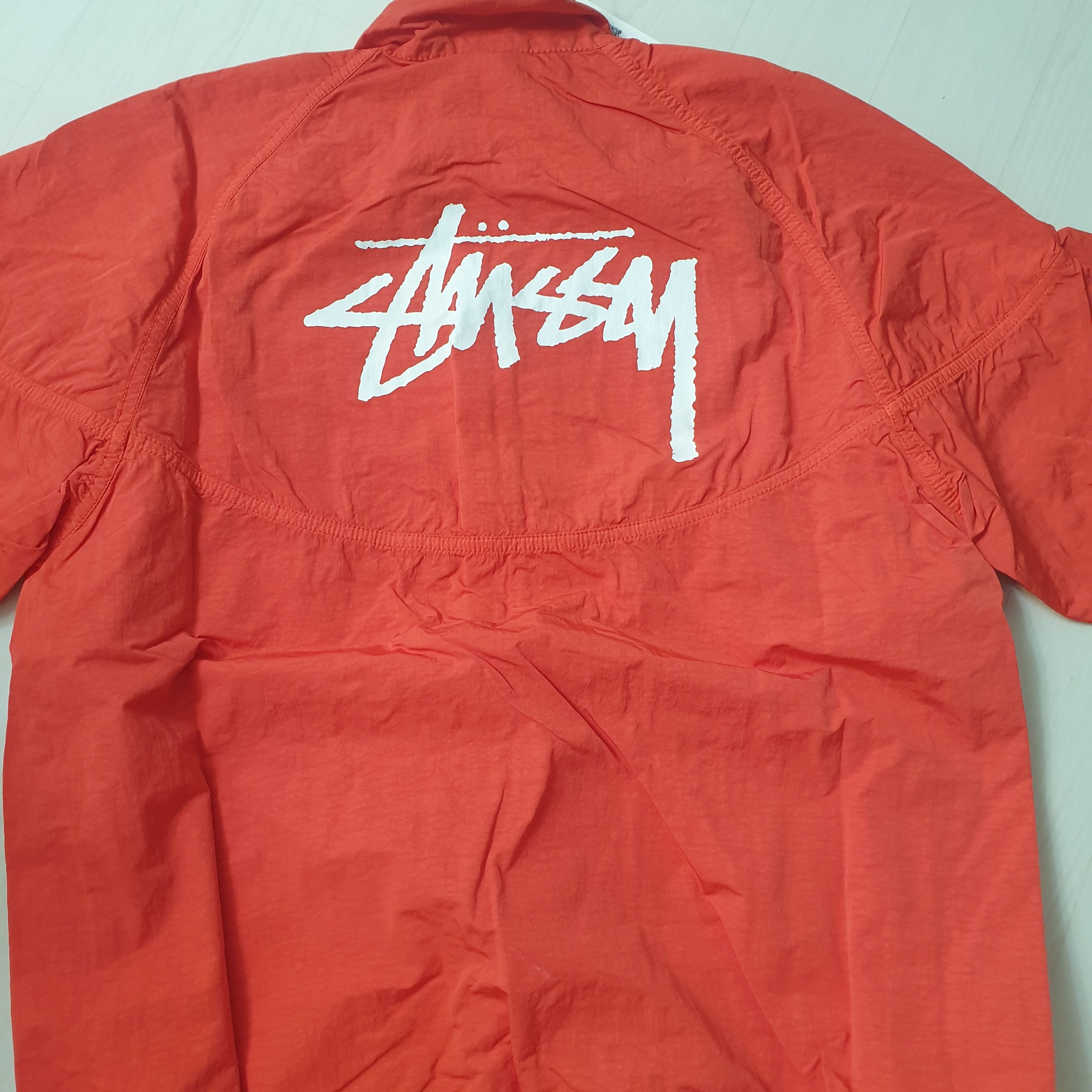 Nike x Stussy Windrunner Jacket Habanero Red 착용 스타일 - 1