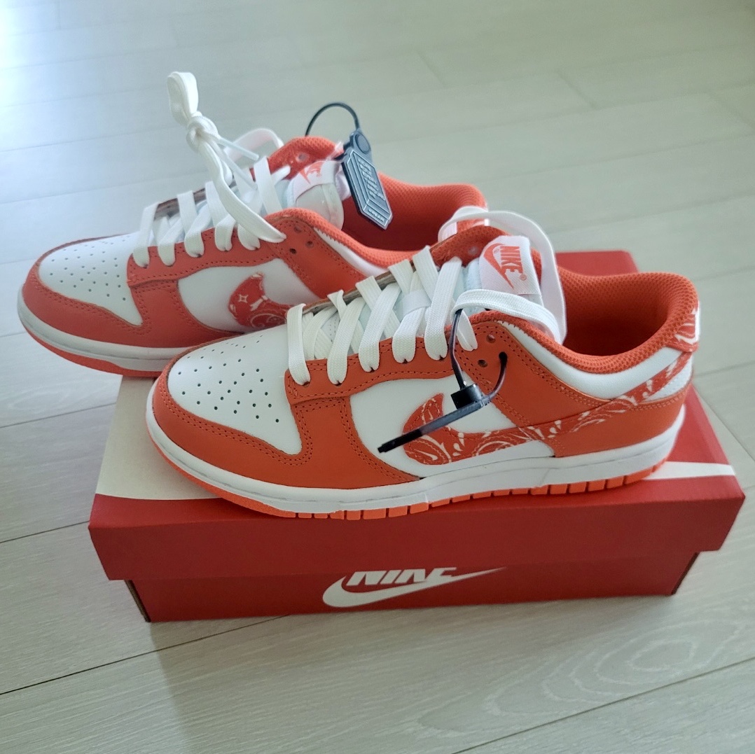 (W) Nike Dunk Low Essential Orange Paisley 착용 스타일 - 2