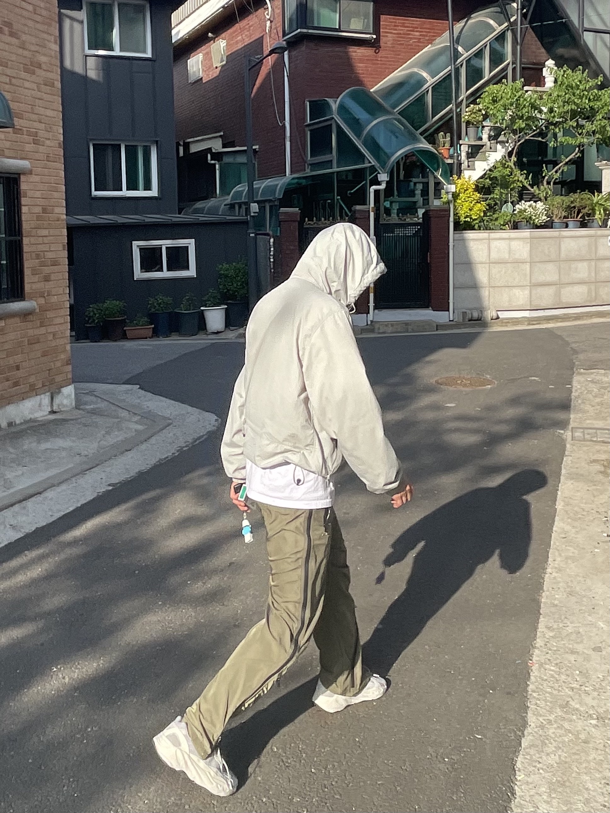 Adidas Yeezy Boost 700 V2 Static 2022 착용 스타일