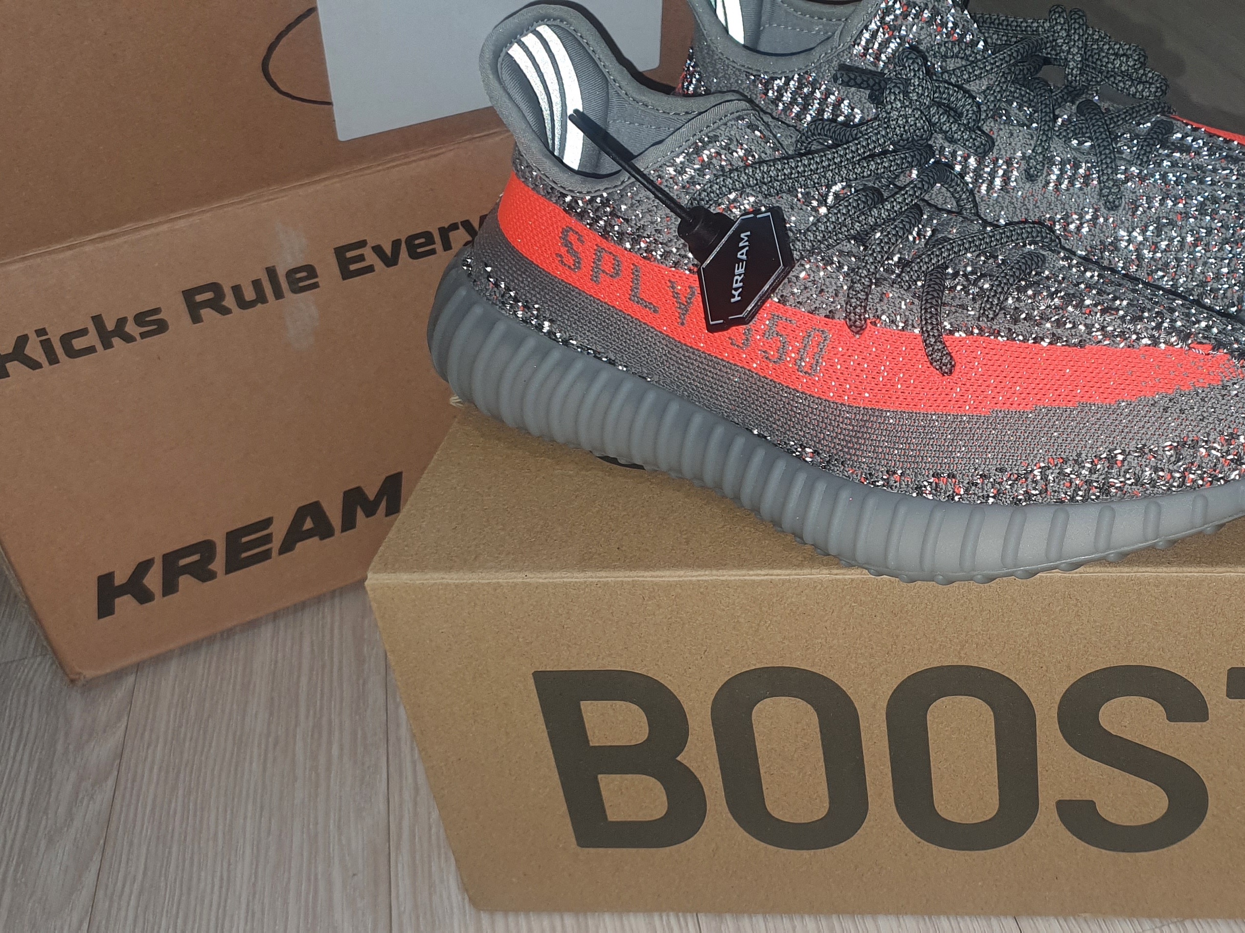 Adidas Yeezy Boost 350 V2 Beluga - Reflective 착용 스타일 - 2