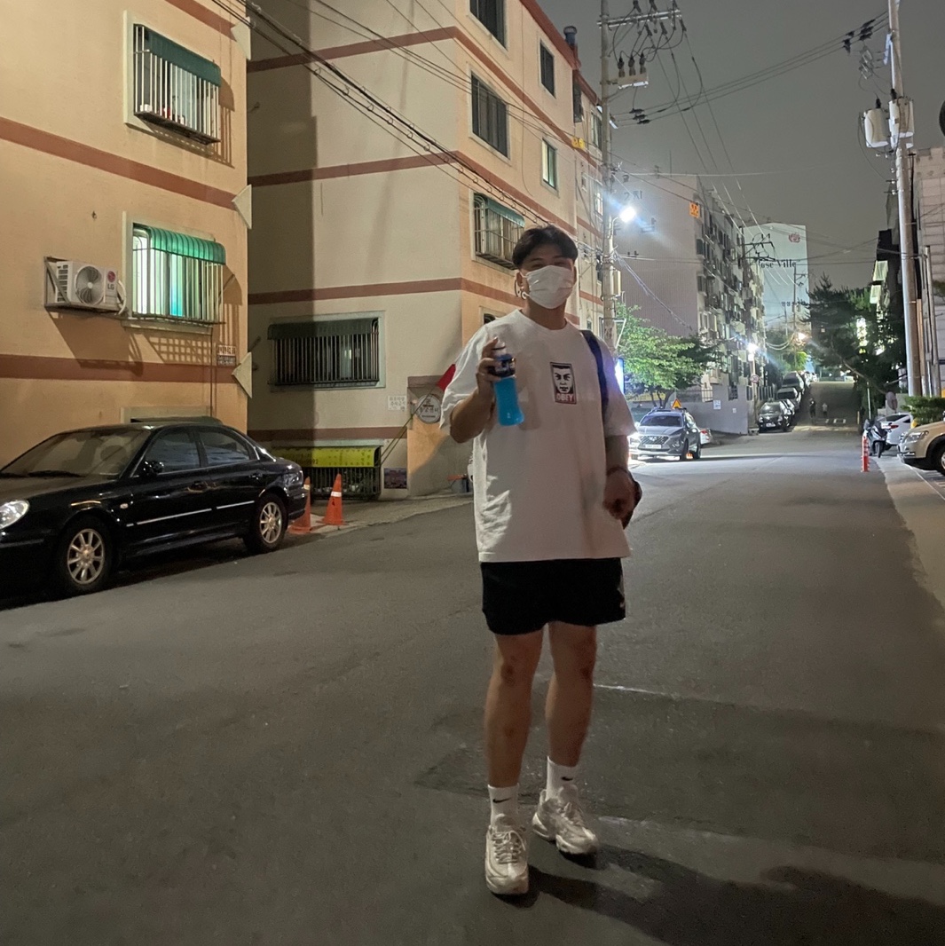 IAB Studio x Obey Beenzino Icon T-Shirt White 착용 스타일