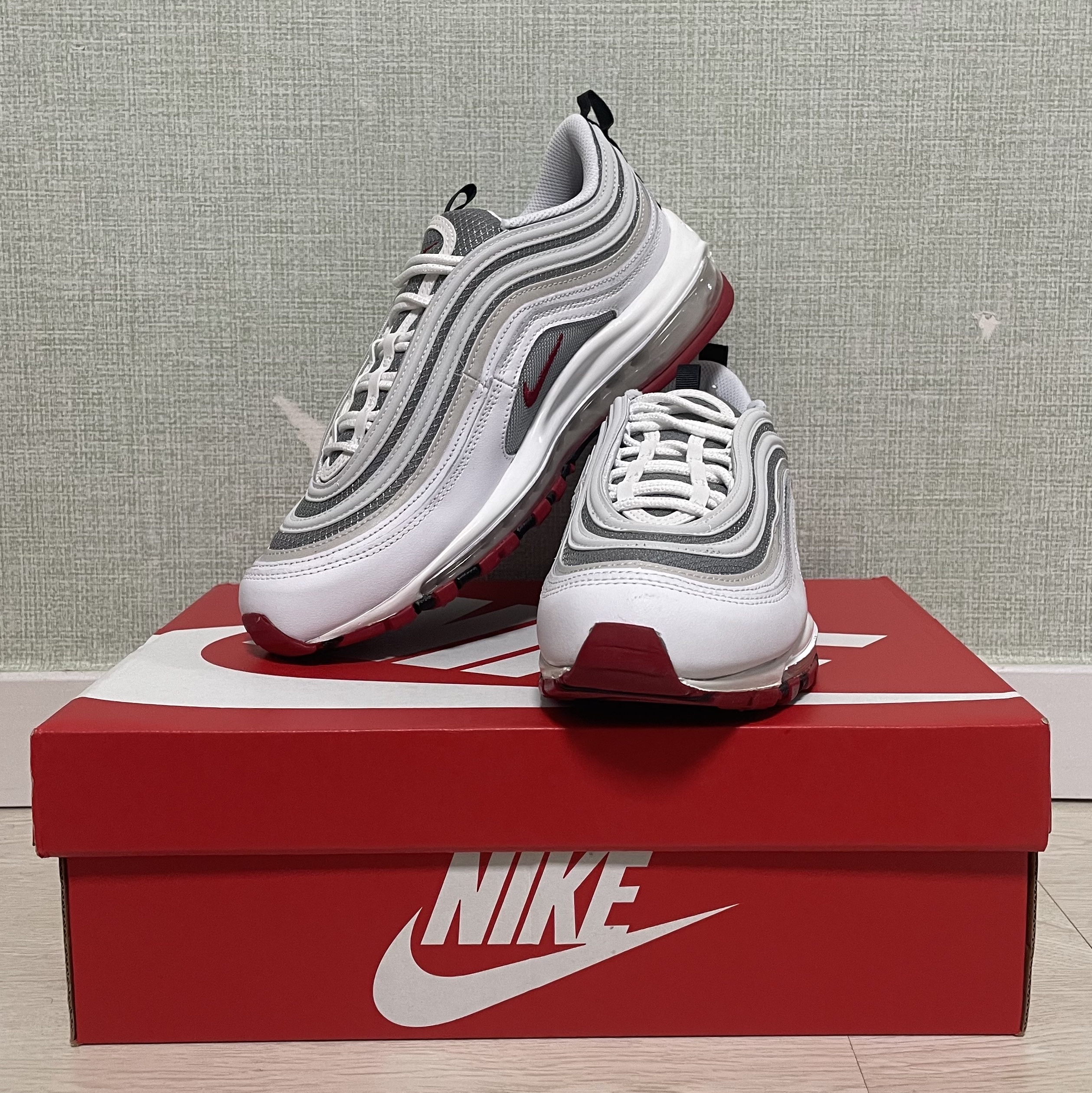 Nike Air Max 97 White and Varsity Red 착용 스타일