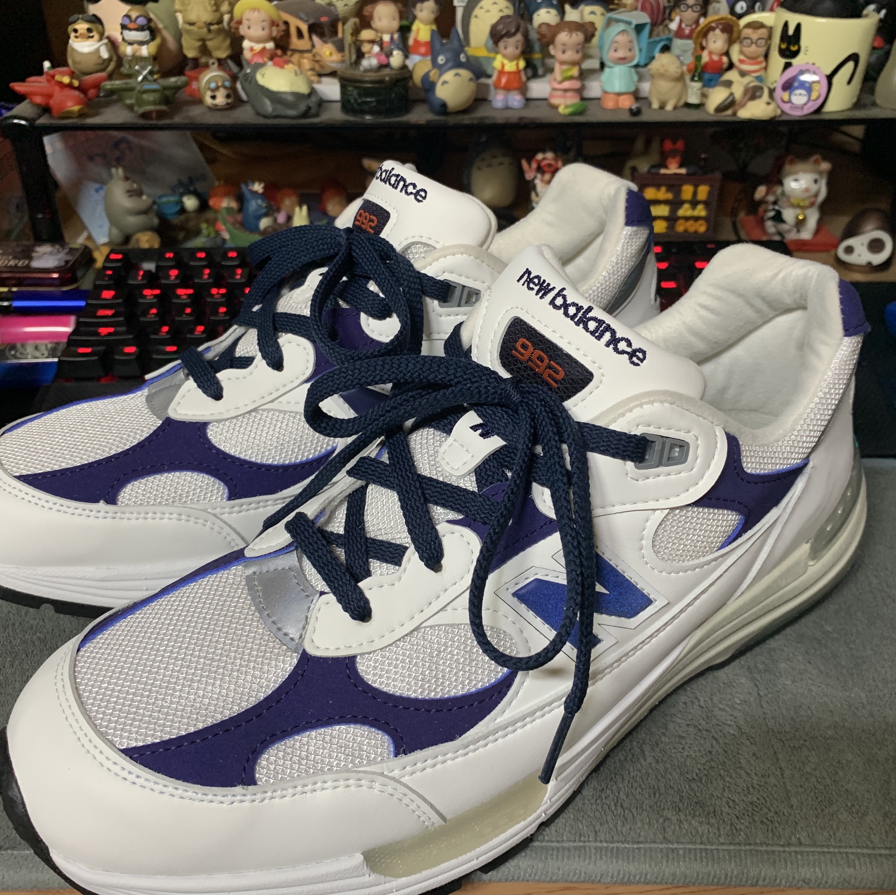 New Balance 992 Made in USA White Navy 착용 스타일