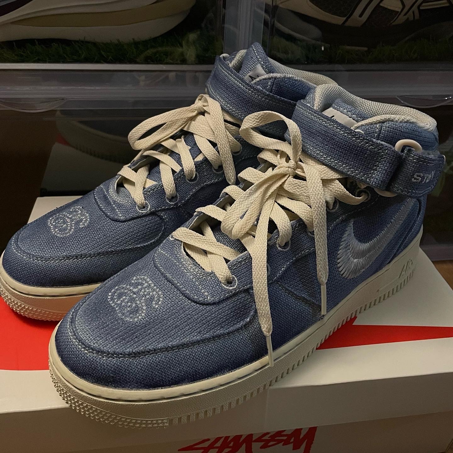 Nike x Stussy Air Force 1 '07 Mid SP Black and Light Bone, Nike x Stussy Air Force 1 '07 Mid SP Fossil 착용 스타일 - 3