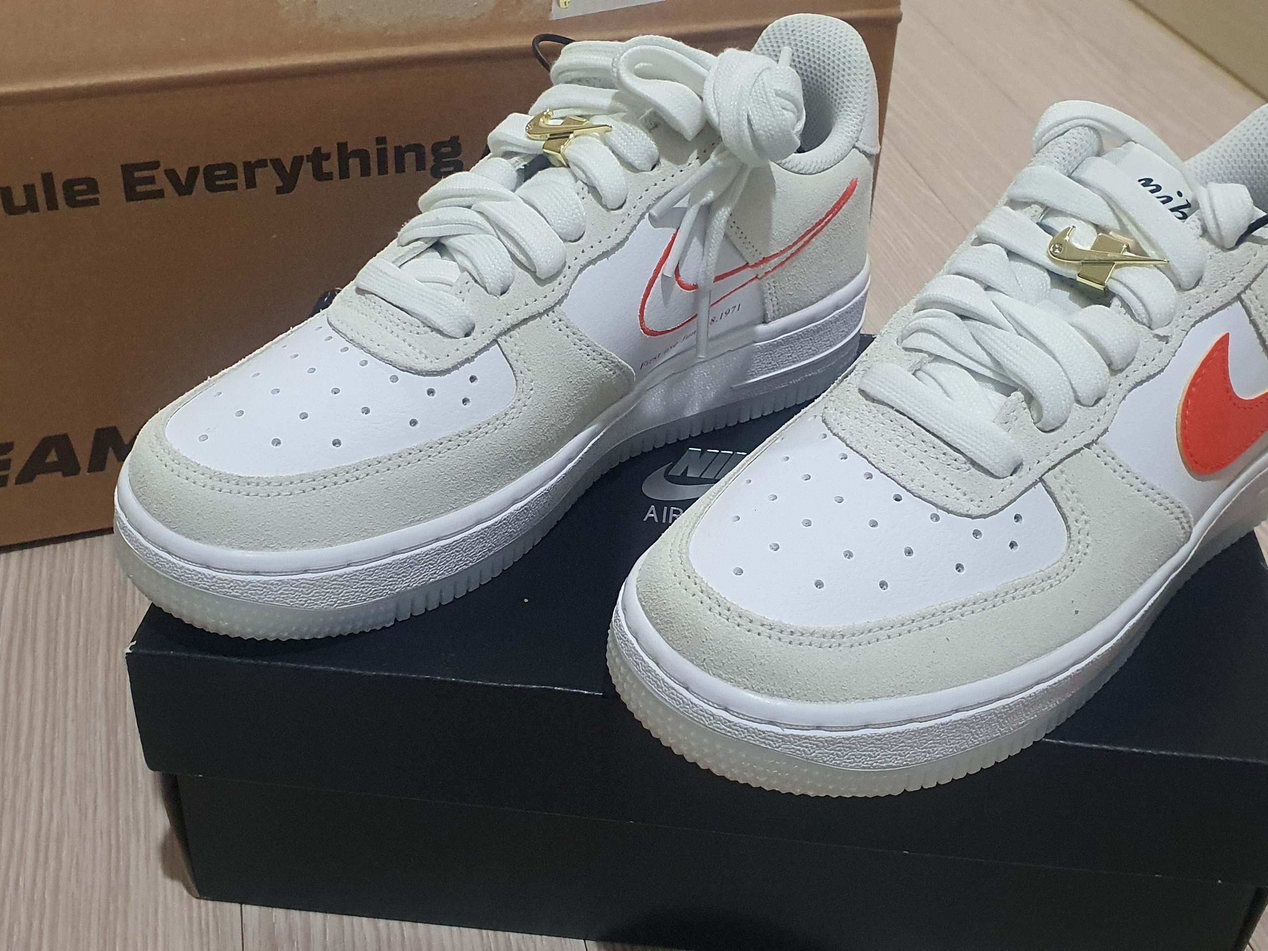 (W) Nike Air Force 1 '07 SE First Use Orange Sail 착용 스타일