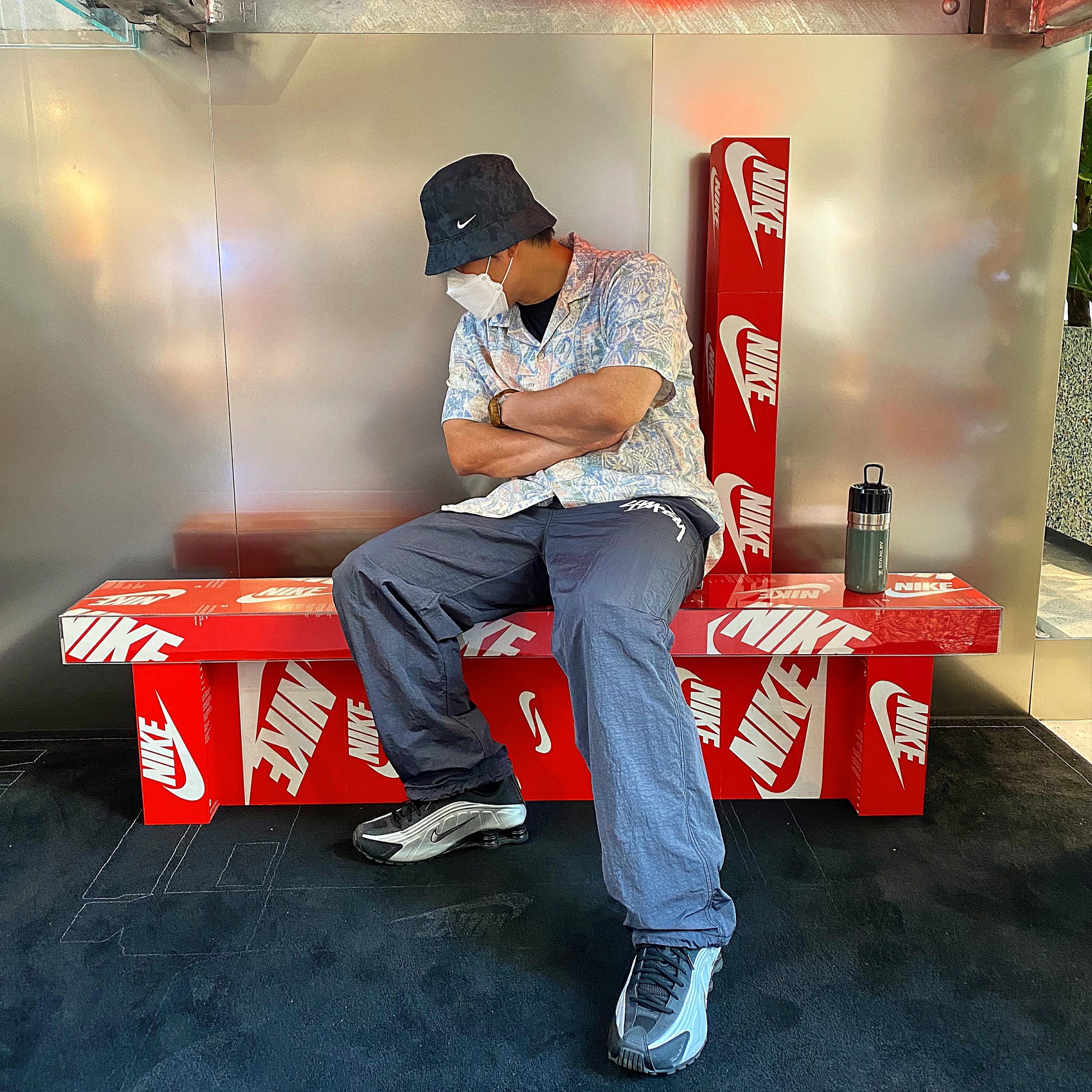 Nike Shox R4 Black and Metallic Silver, Nike x Stussy Beach Pants Off Noir 착용 스타일
