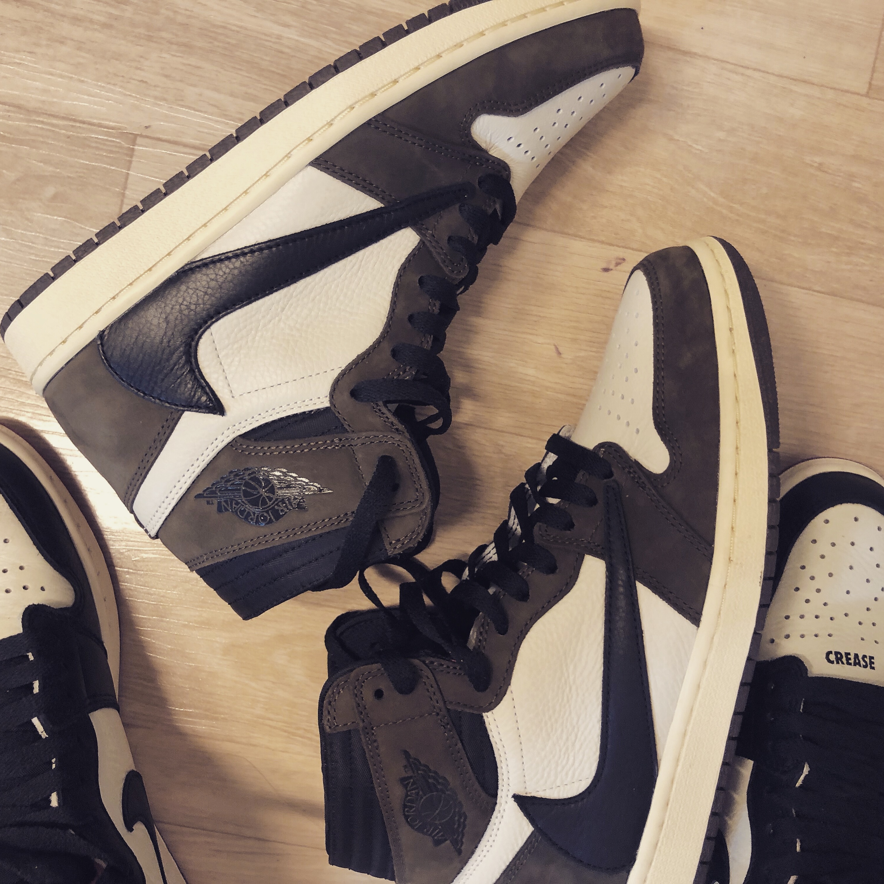 Jordan 1 Retro High Not for Resale Varsity Red, Jordan 1 x Travis Scott Retro High OG SP Mocha 착용 스타일