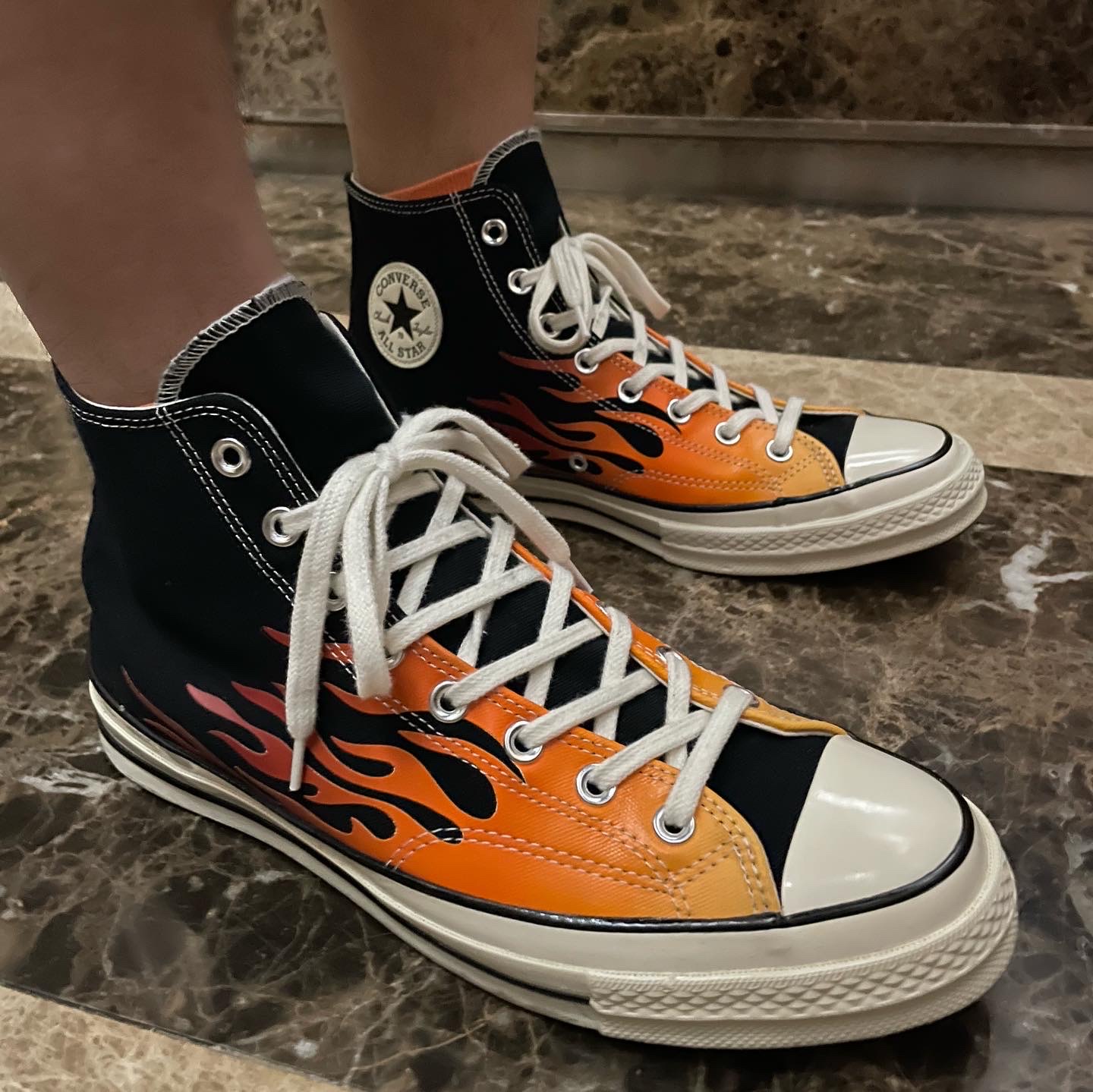 Converse Chuck 70 Hi Archive Print Flames Black, Stussy Big Stock Water Shorts Brown 착용 스타일 - 3