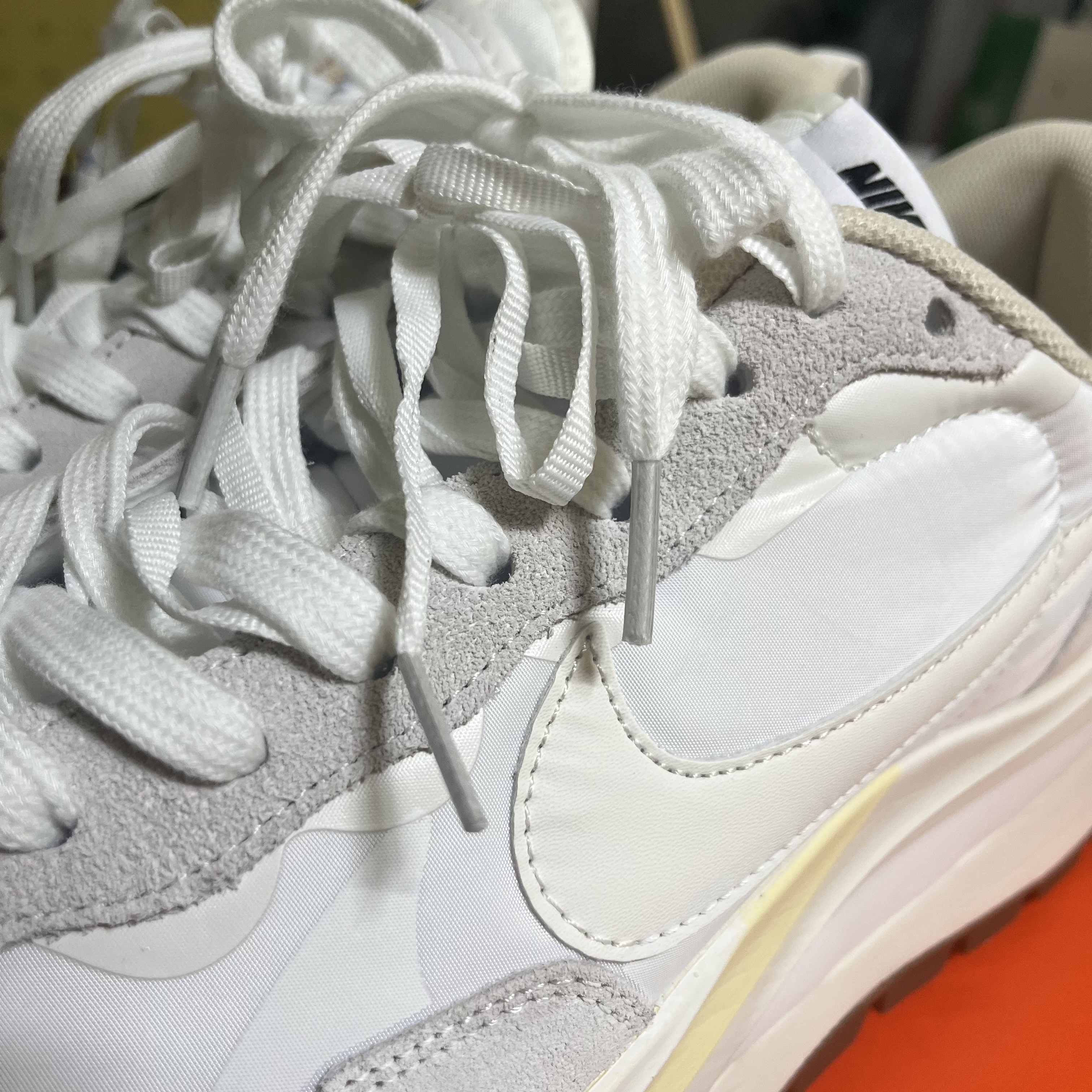Nike x Sacai VaporWaffle White and Gum 착용 스타일