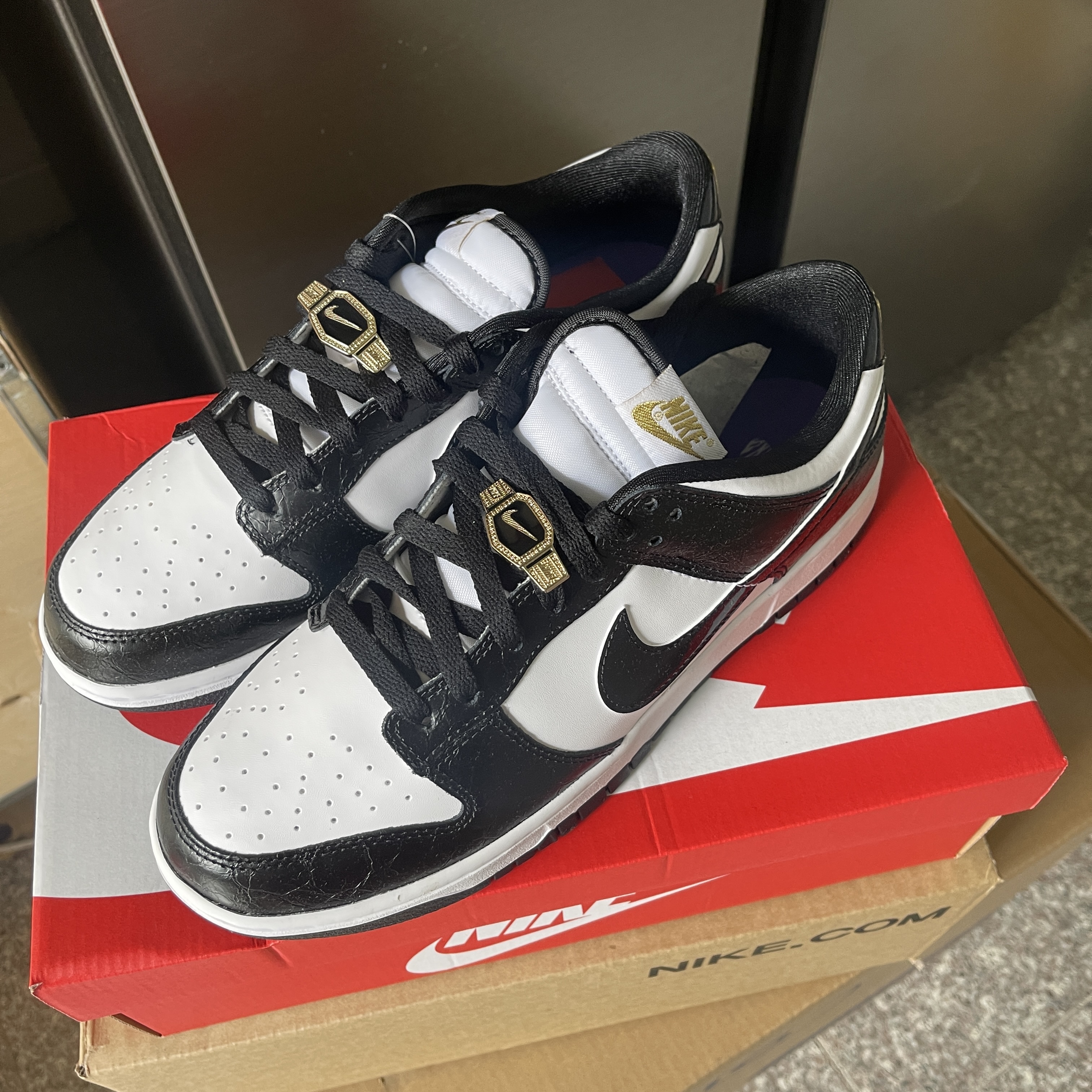 Nike Dunk Low Retro SE Black 착용 스타일 - 1
