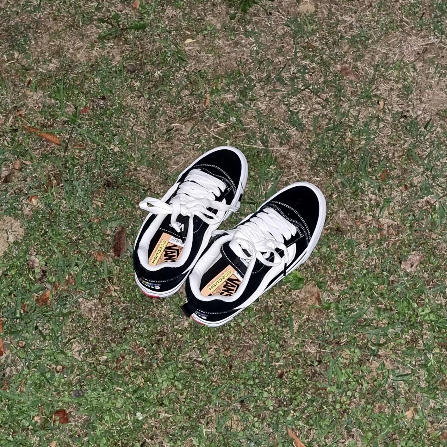 Vans Vault x Imran Potato Knu-Skool VR3 LX Black White 착용 스타일 - 5