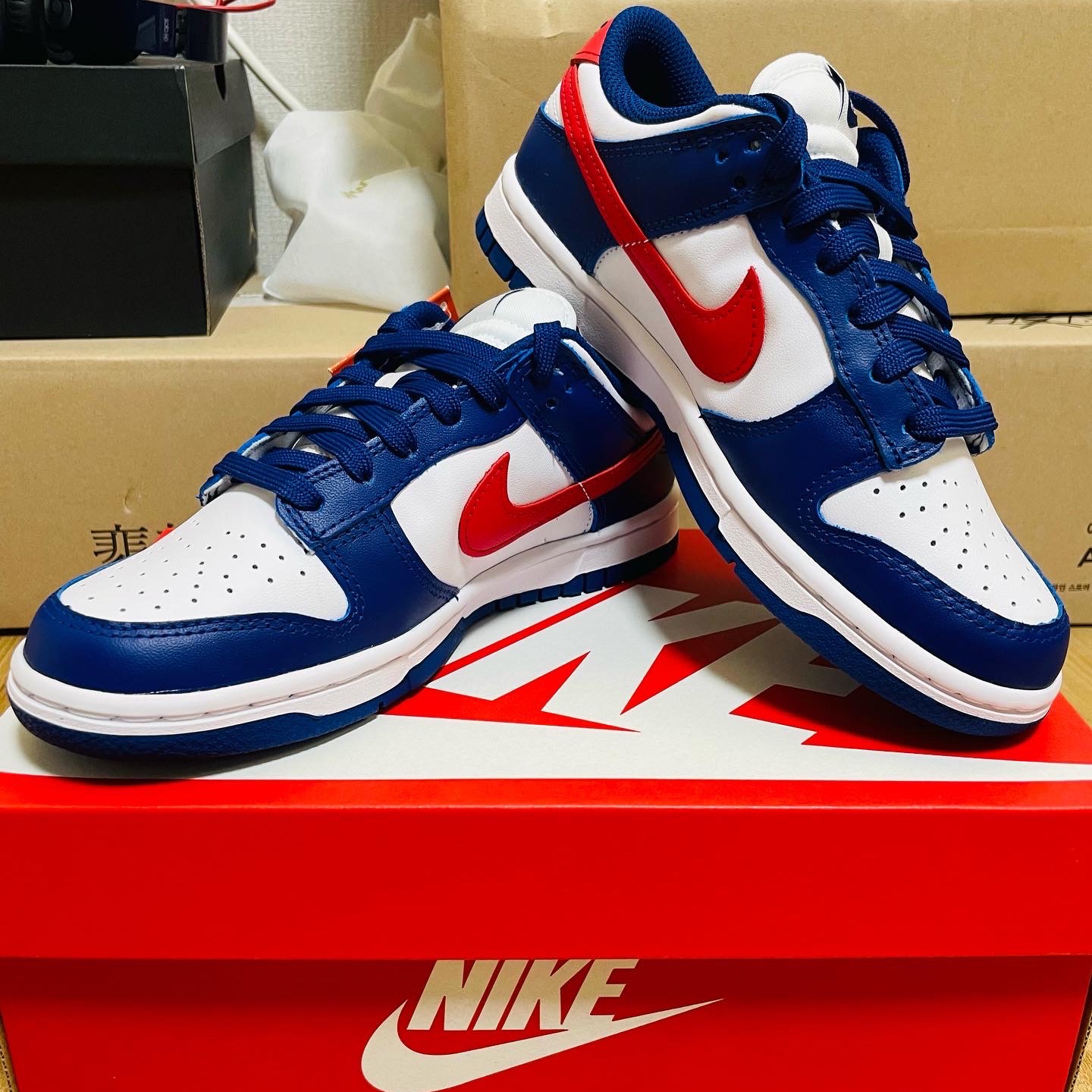 (W) Nike Dunk Low White and University Red 착용 스타일 - 2