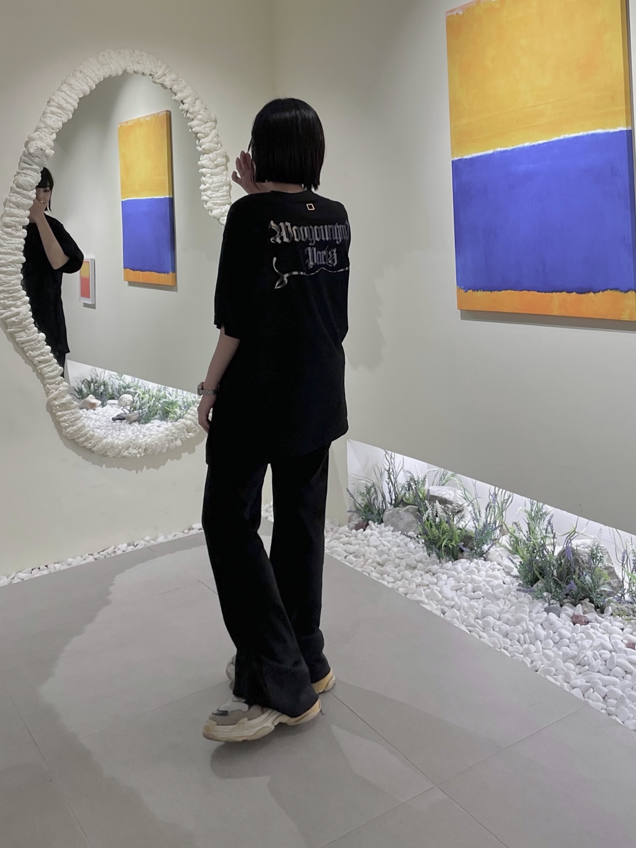 Balenciaga Triple S Grey Red Blue 2018 Reissue, Wooyoungmi Back Logo Graphic T-Shirt White - 22SS 착용 스타일 - 1
