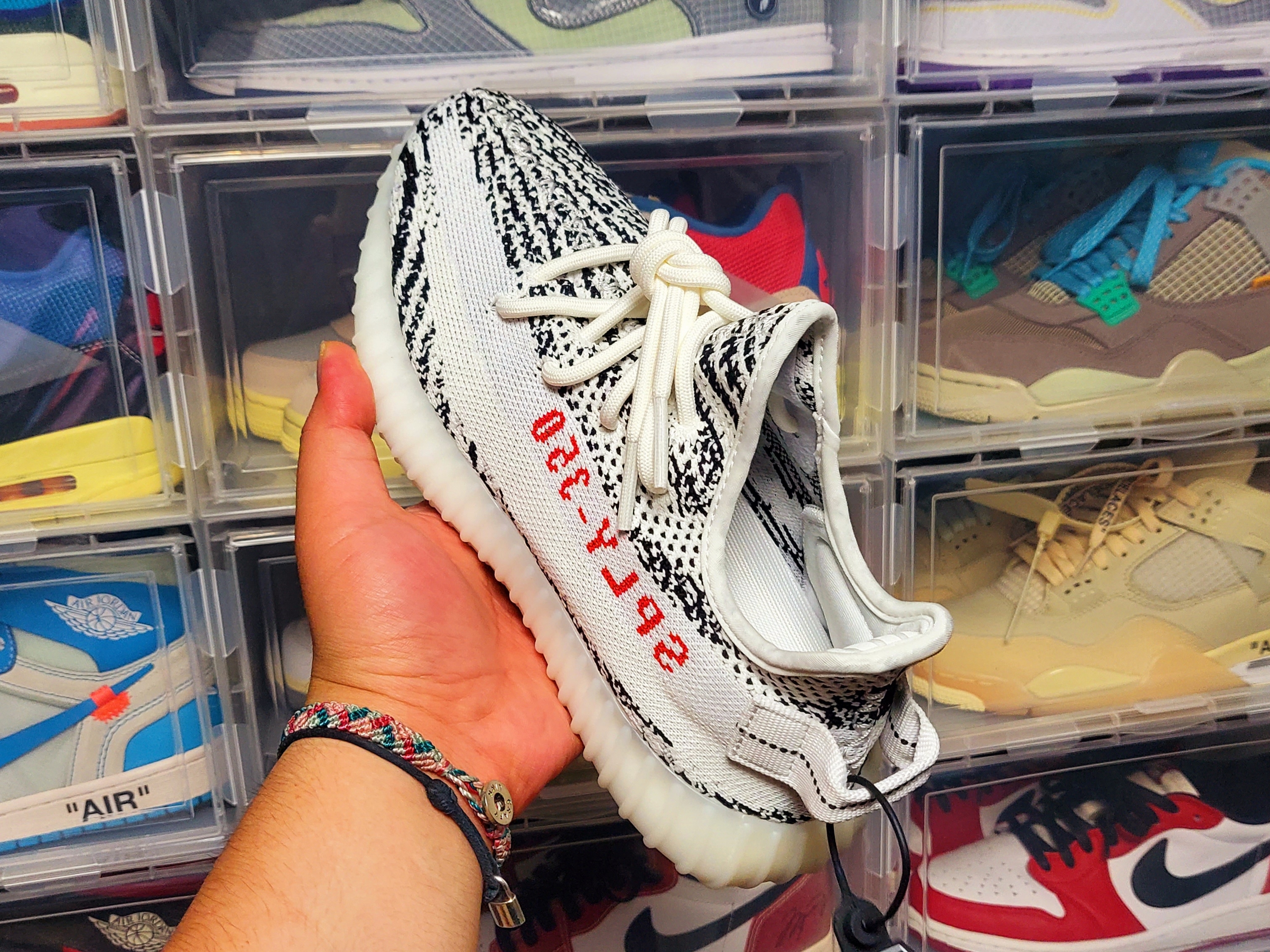 Adidas Yeezy Boost 350 V2 Zebra 2022/2023 착용 스타일 - 3