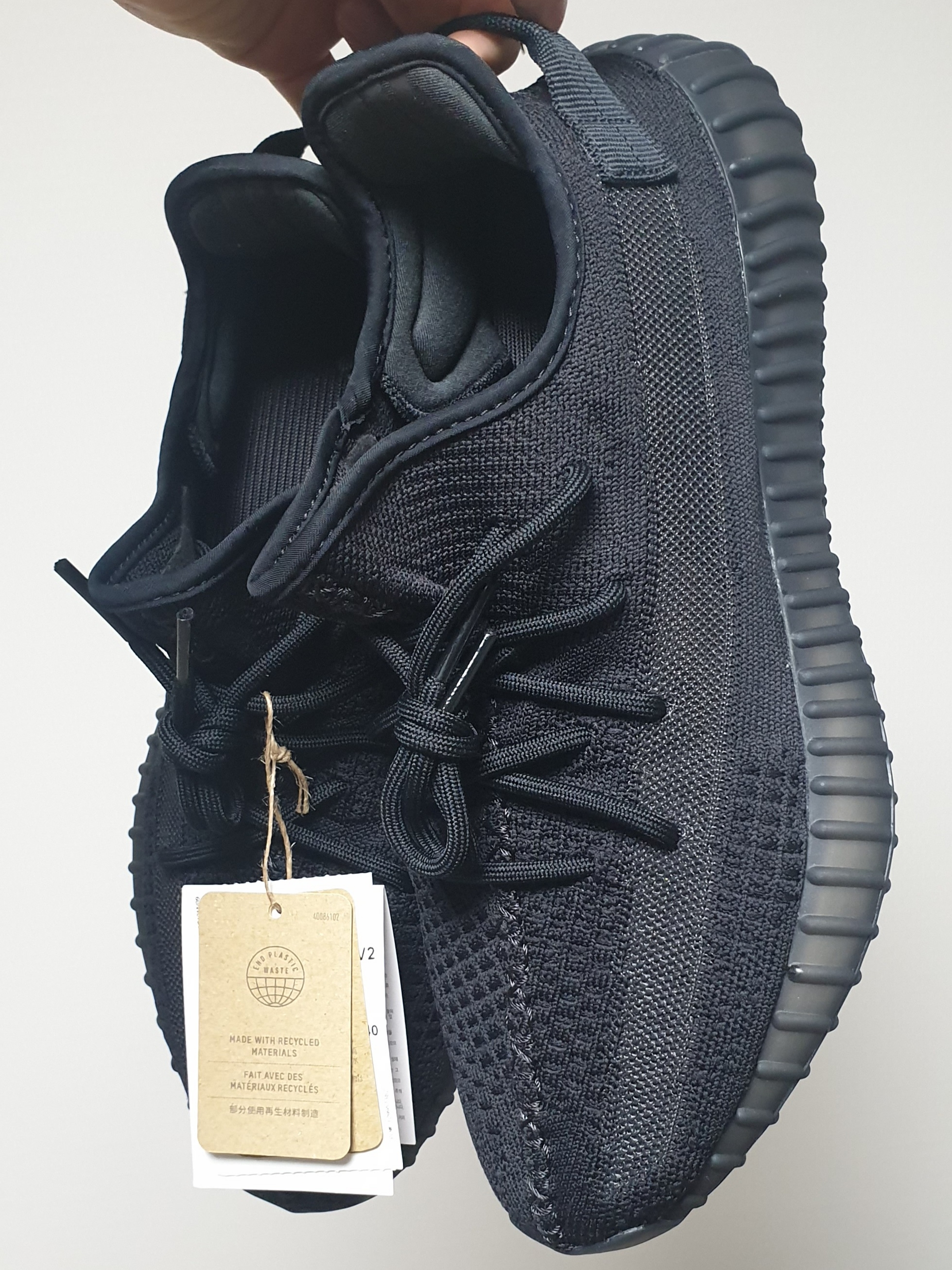 Adidas Yeezy Boost 350 V2 Onyx 착용 스타일