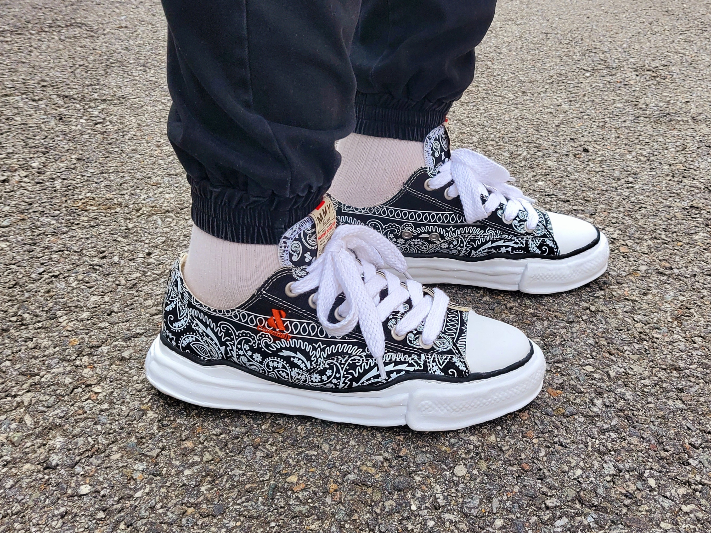 Maison Mihara Yasuhiro x Casestudy Peterson OG Sole Bandana Low-top Sneakers Black 착용 스타일 - 1