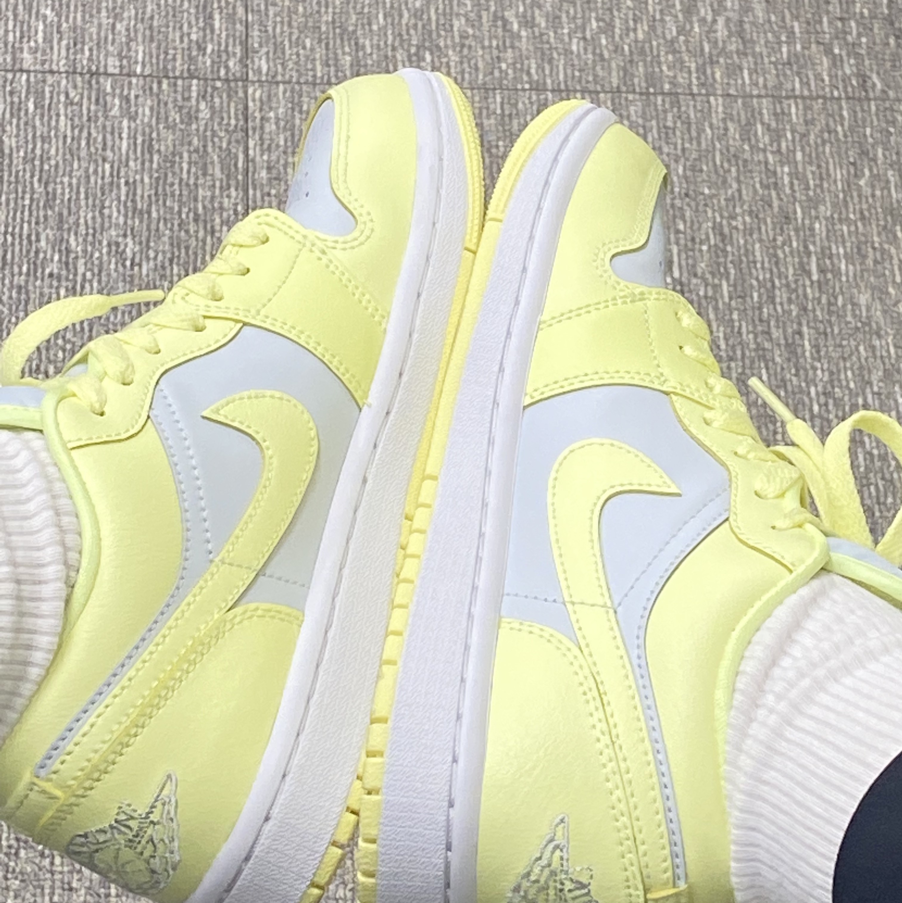 (W) Jordan 1 Low Citron Tint 착용 스타일 - 2