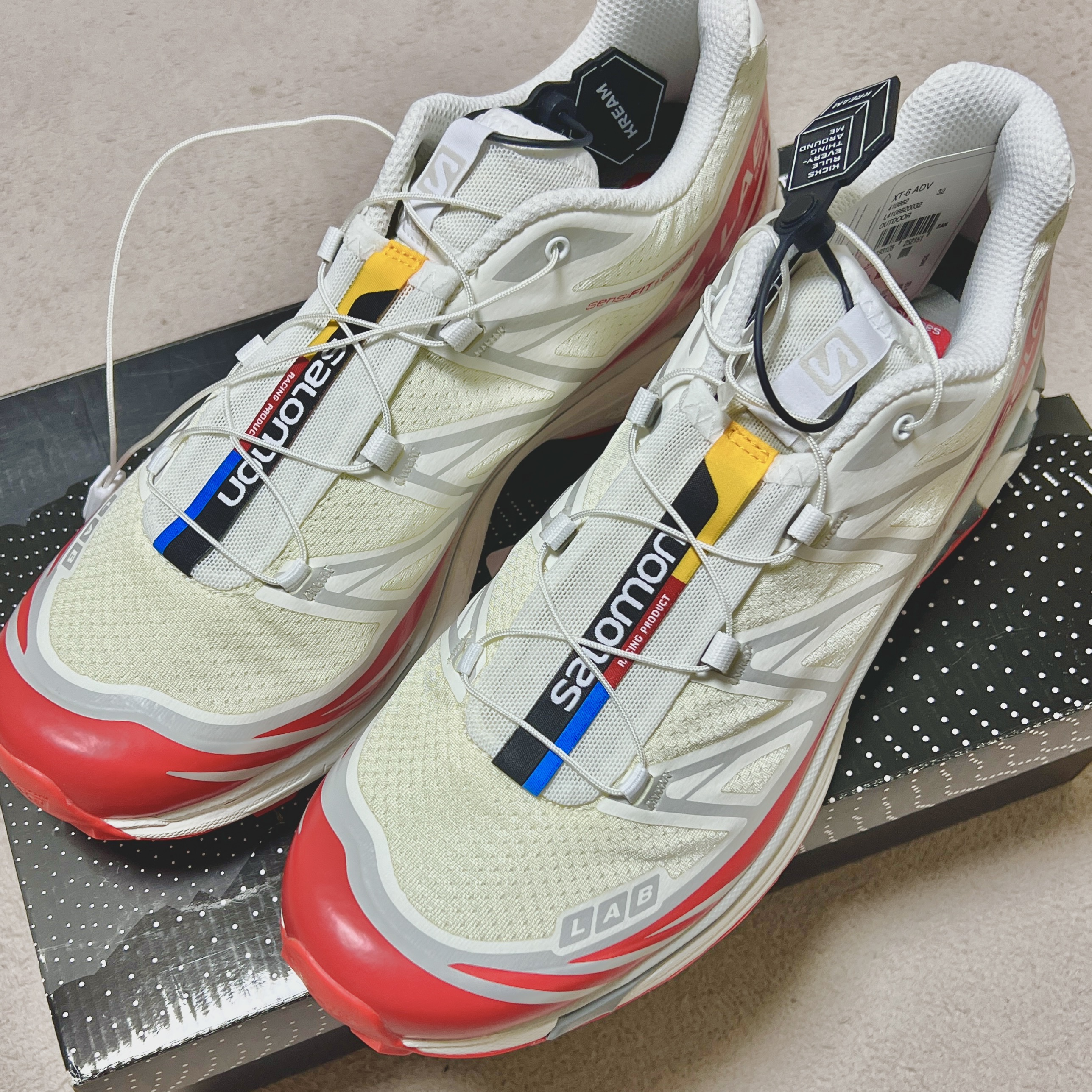 Salomon XT-6 ADV Vanilla Ice Racing Red 착용 스타일
