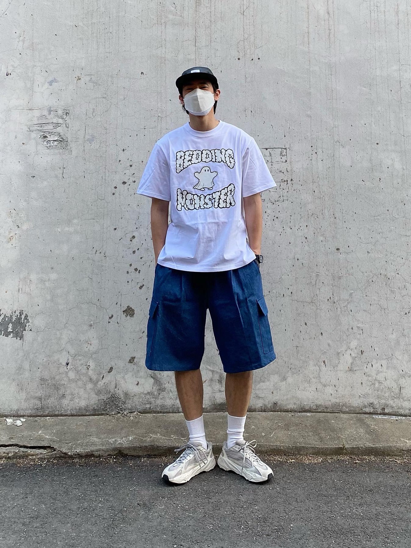 Adidas Yeezy Boost 700 V2 Static 2018 착용 스타일 - 1
