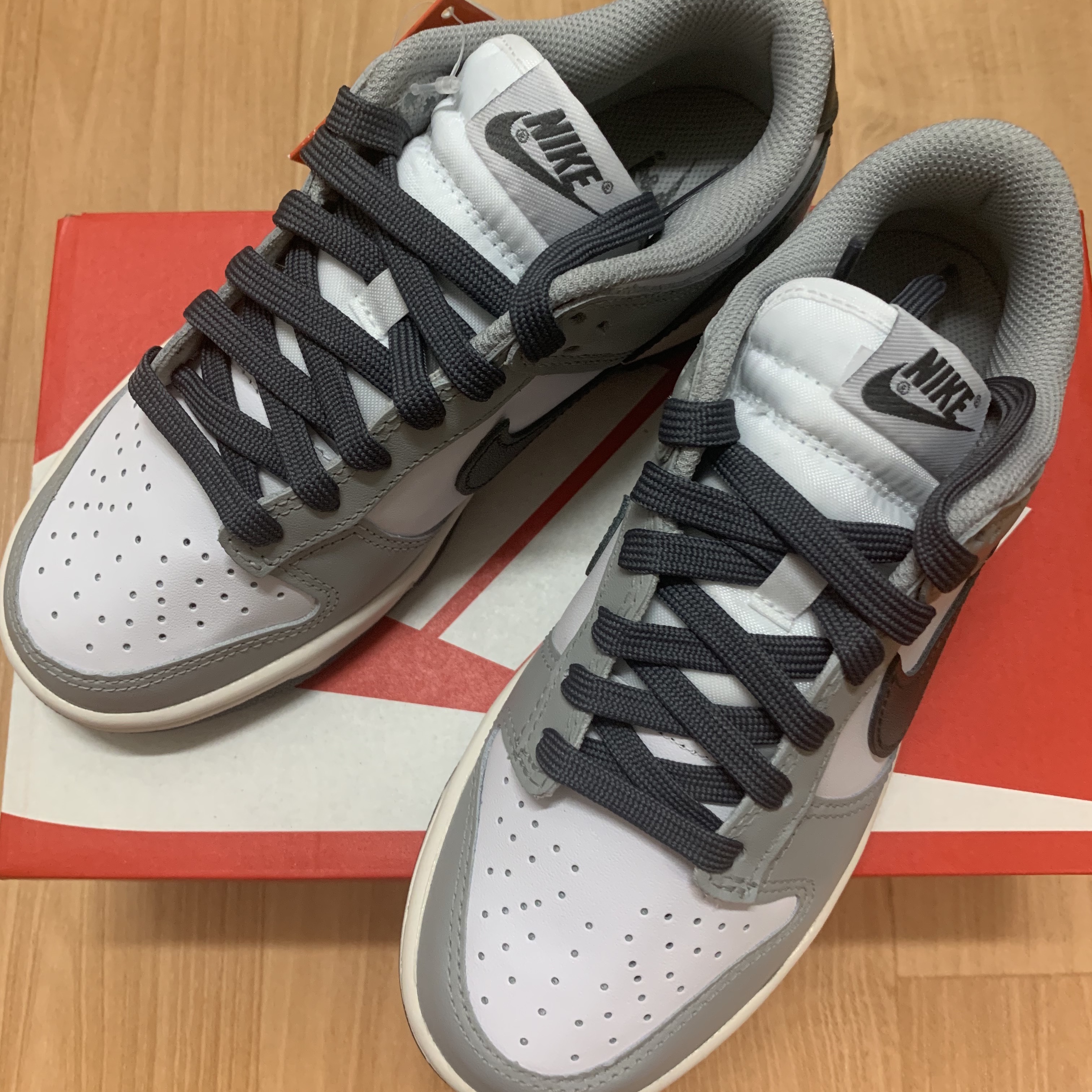 (W) Nike Dunk Low Light Smoke Grey 착용 스타일 - 2