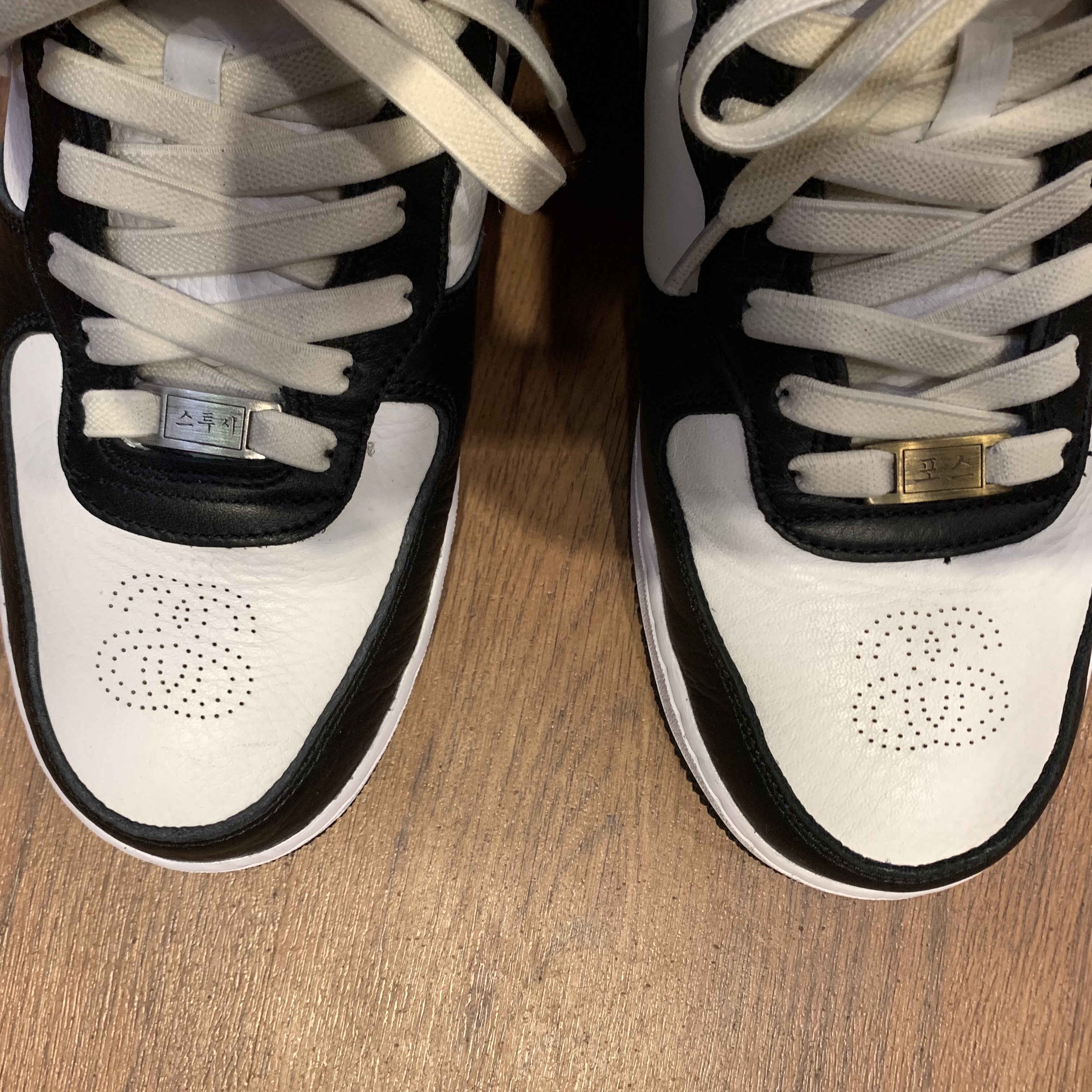 Nike x Stussy Air Force 1 '07 Mid SP Black and Light Bone 착용 스타일