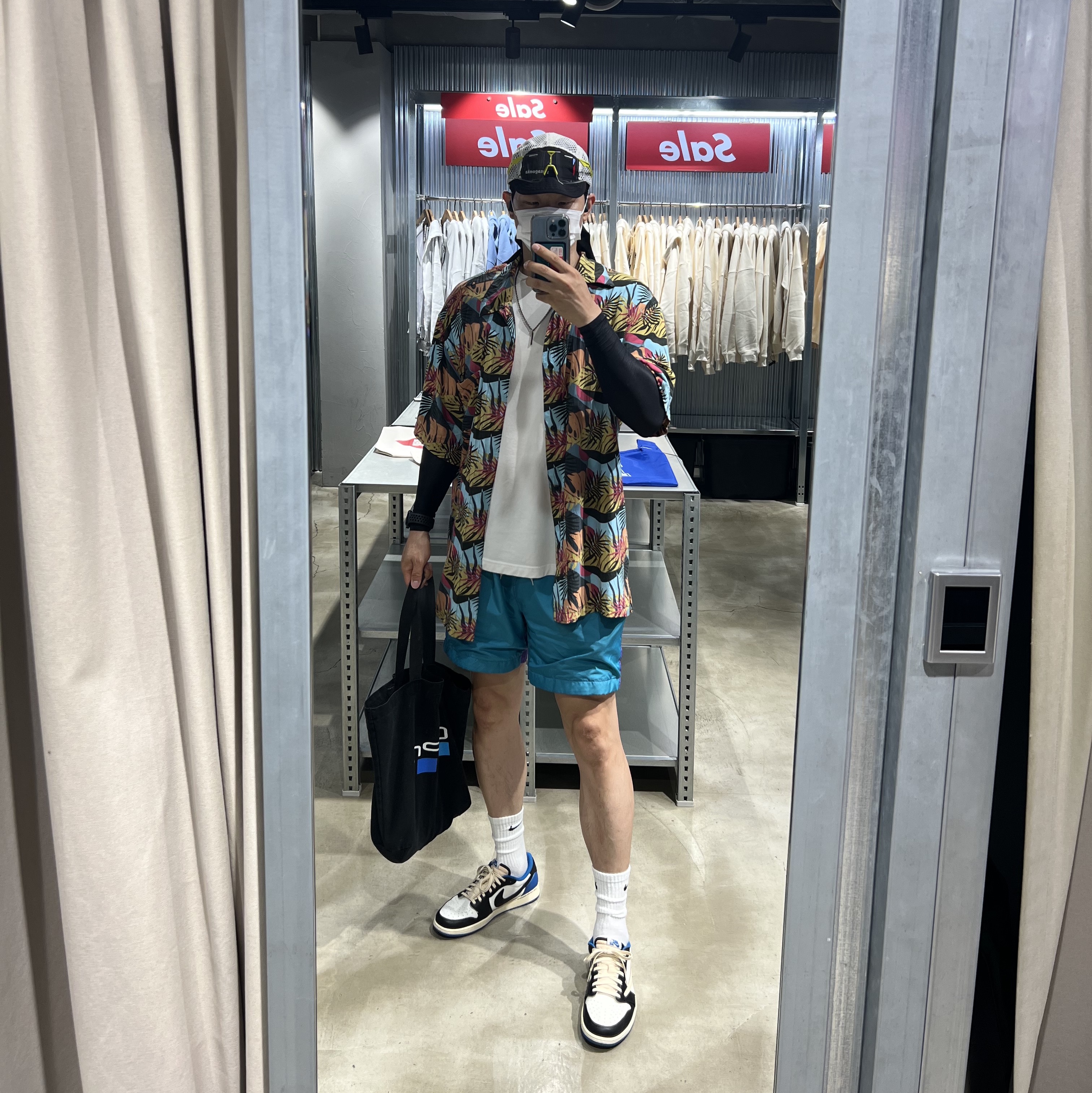 Jordan 1 x Travis Scott x Fragment Retro Low OG SP Military Blue 착용 스타일