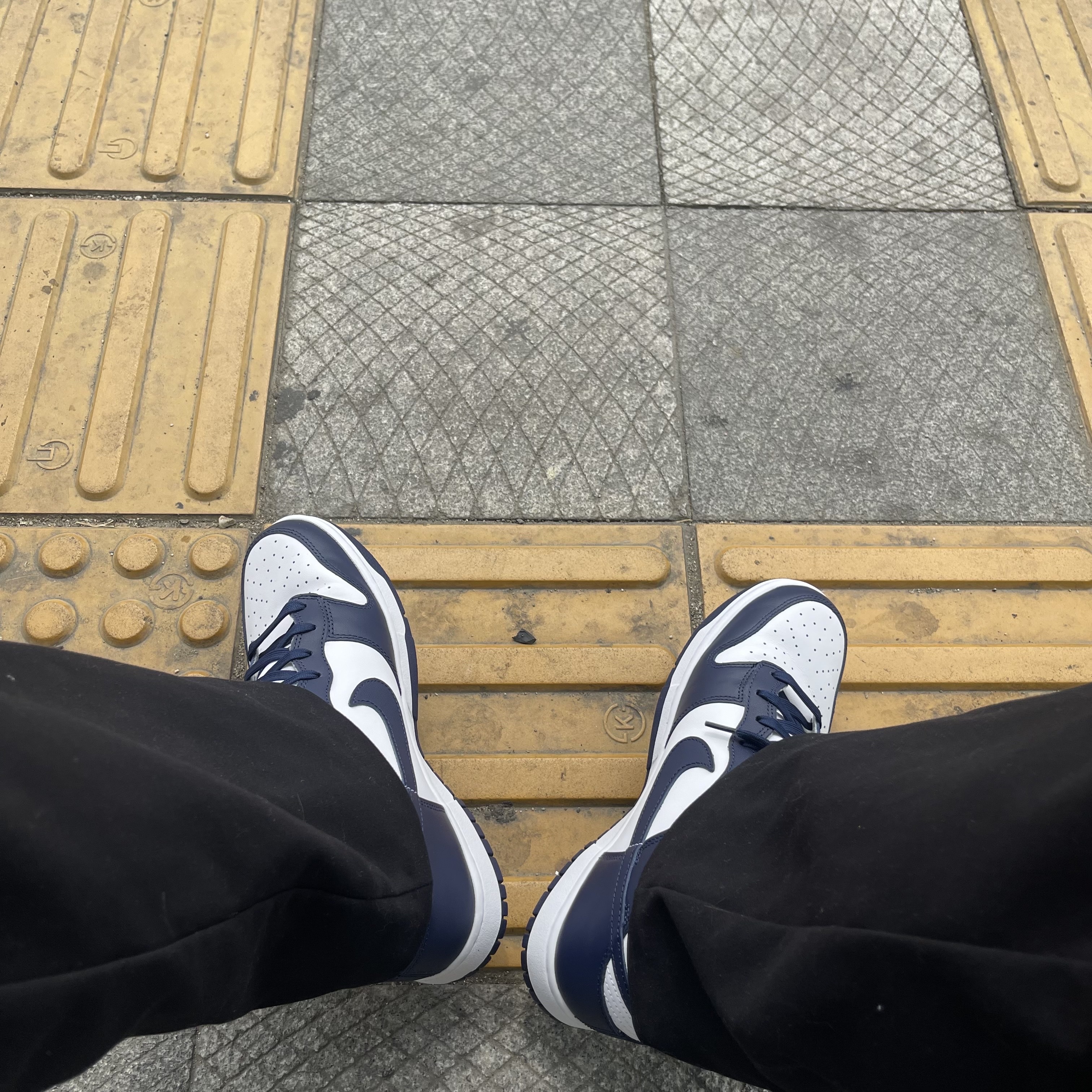 Nike Dunk High Retro Championship Navy 착용 스타일 - 2