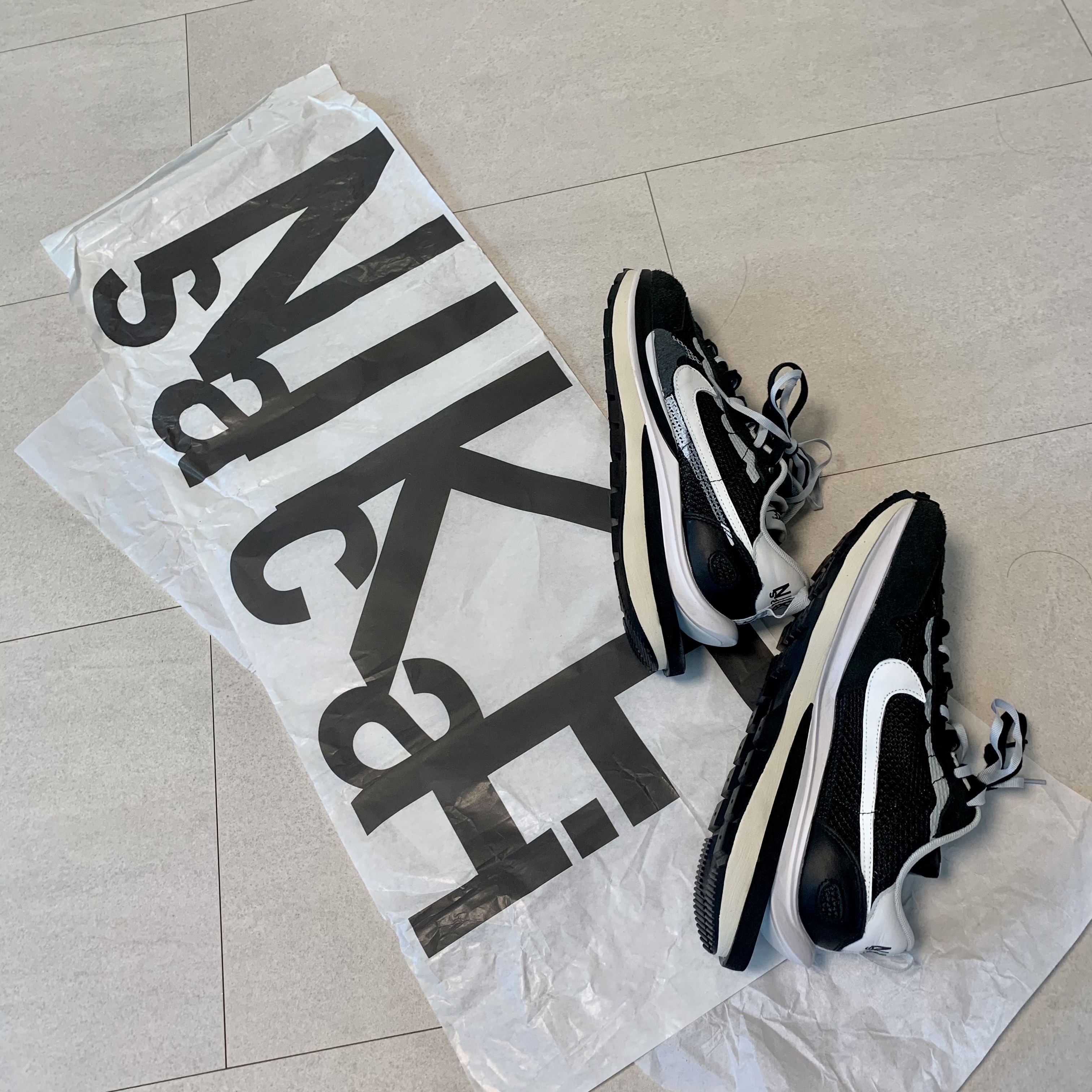 Nike x Sacai VaporWaffle Black White 착용 스타일 - 1