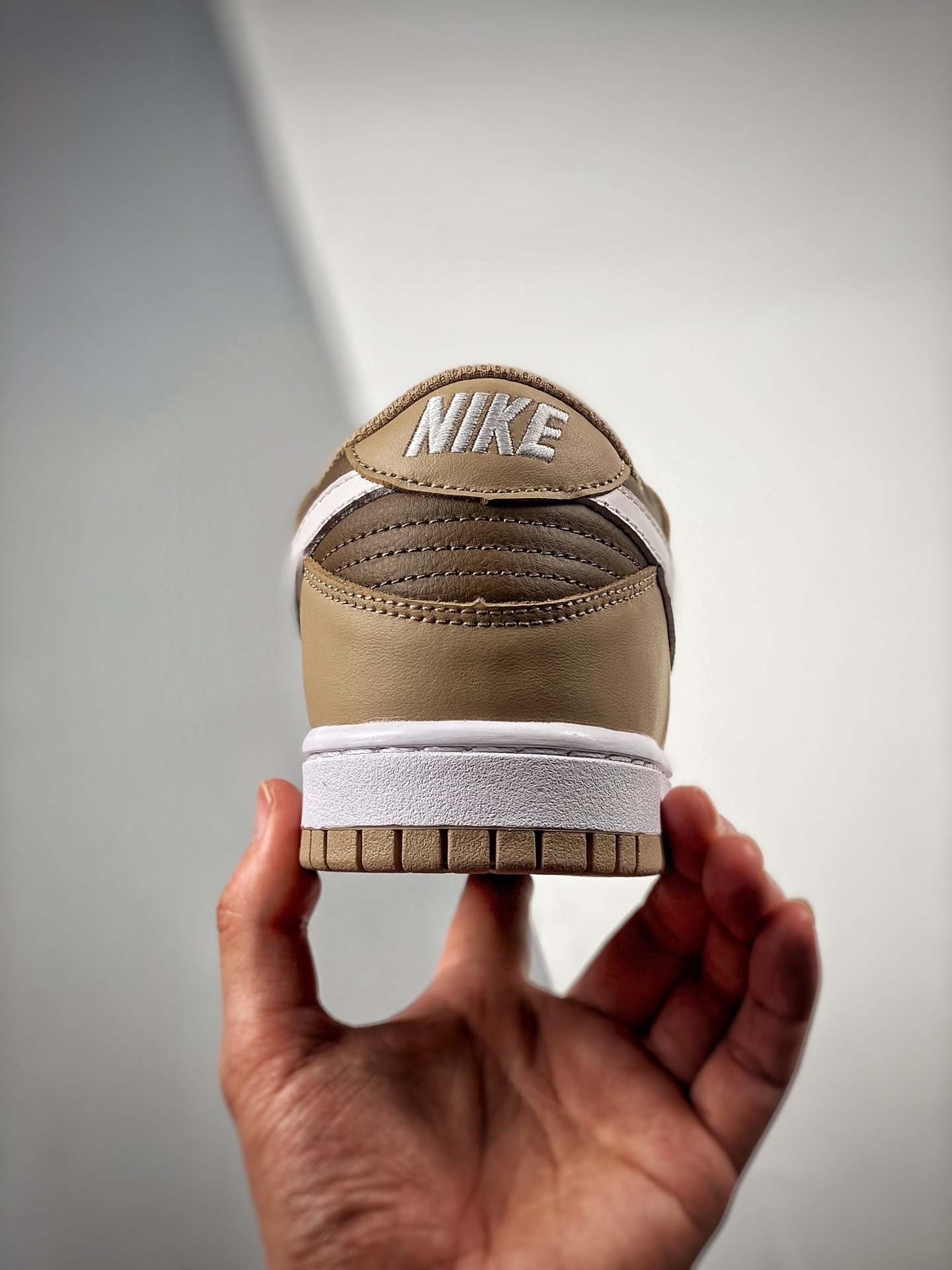 Nike Dunk Low Retro Khaki Hazel Rush 착용 스타일 - 5