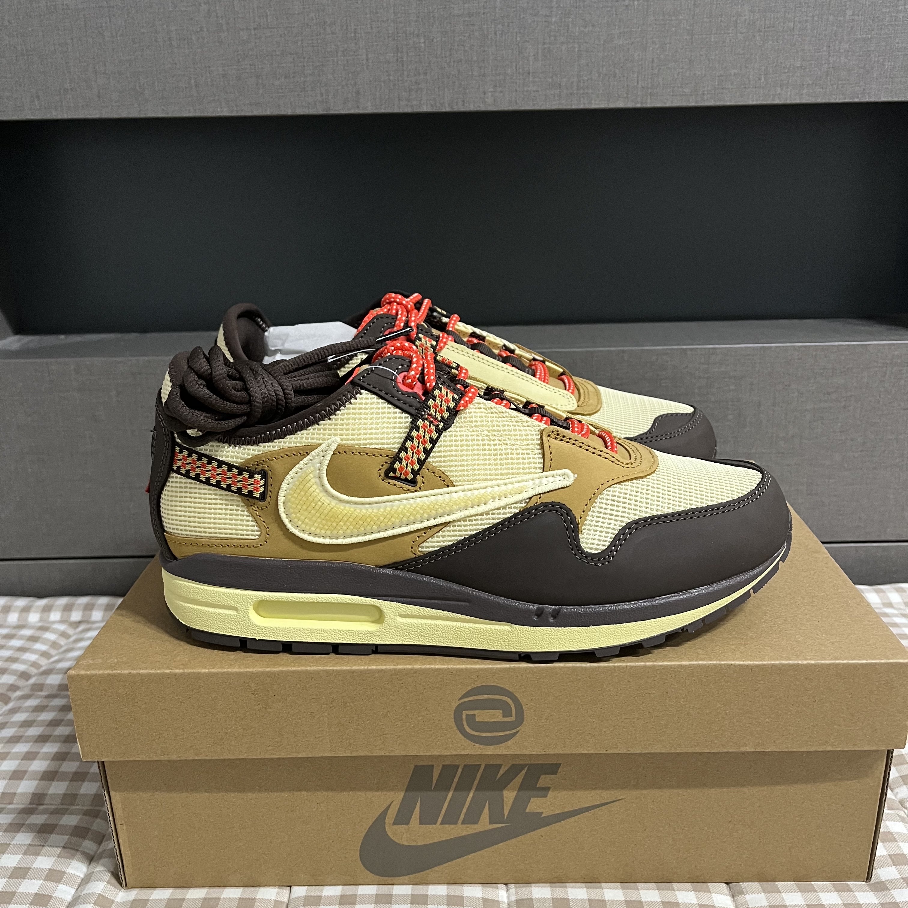 Nike x Travis Scott Air Max 1 Cact.us Brown 착용 스타일