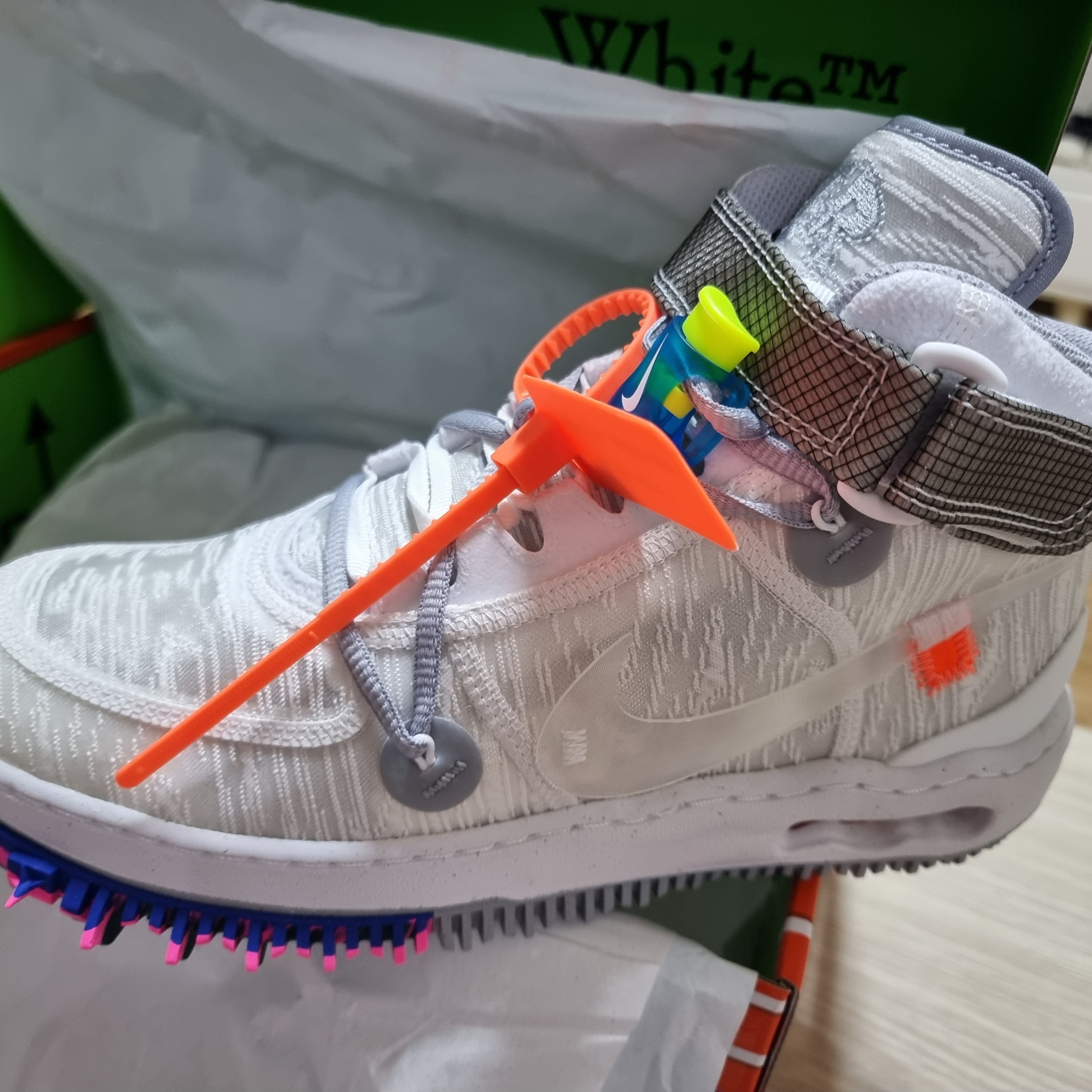 Nike x Off-White Air Force 1 Mid SP White 착용 스타일 - 3