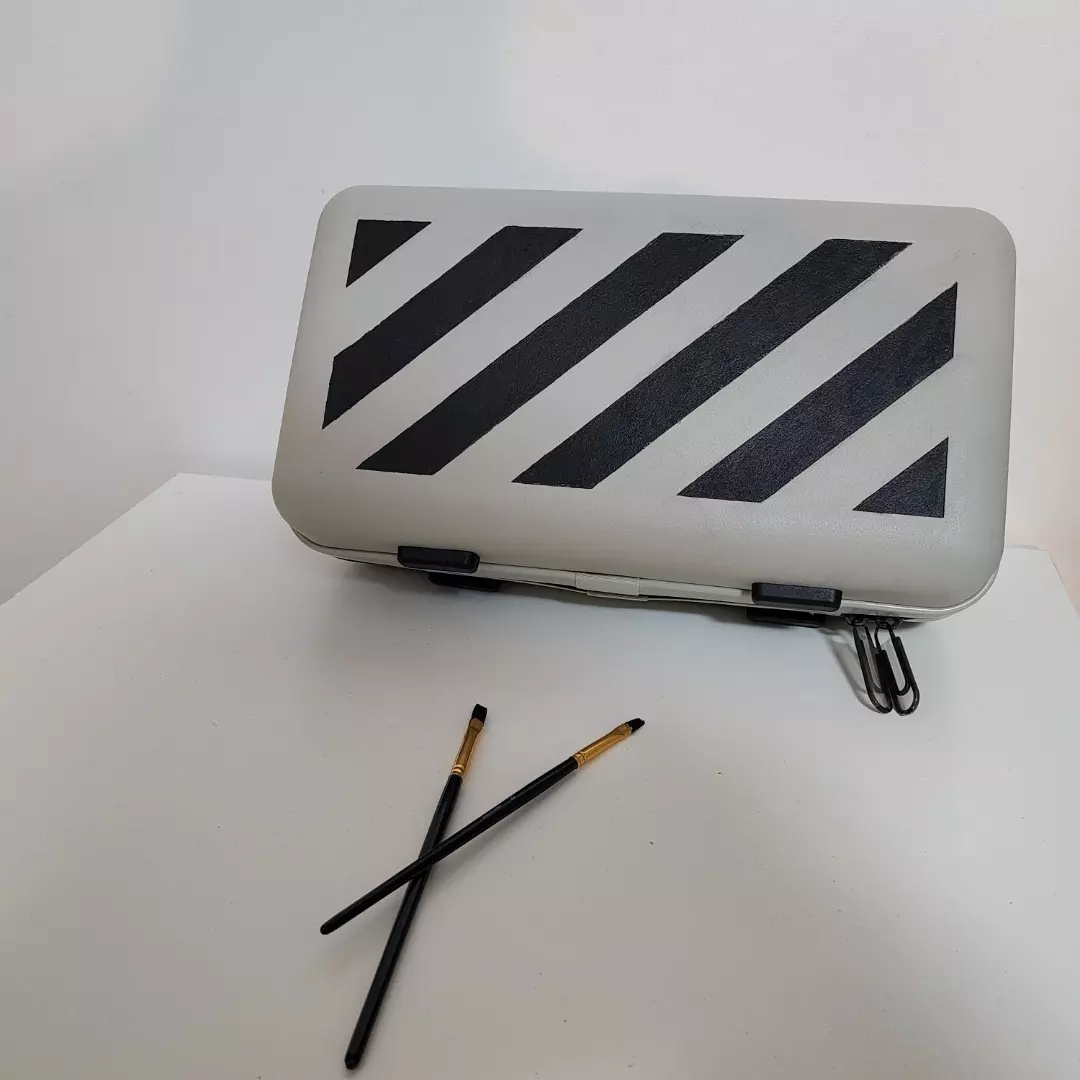 Off-White x Amore Pacific Protection Box (Without Cosmetics) 착용 스타일 - 1