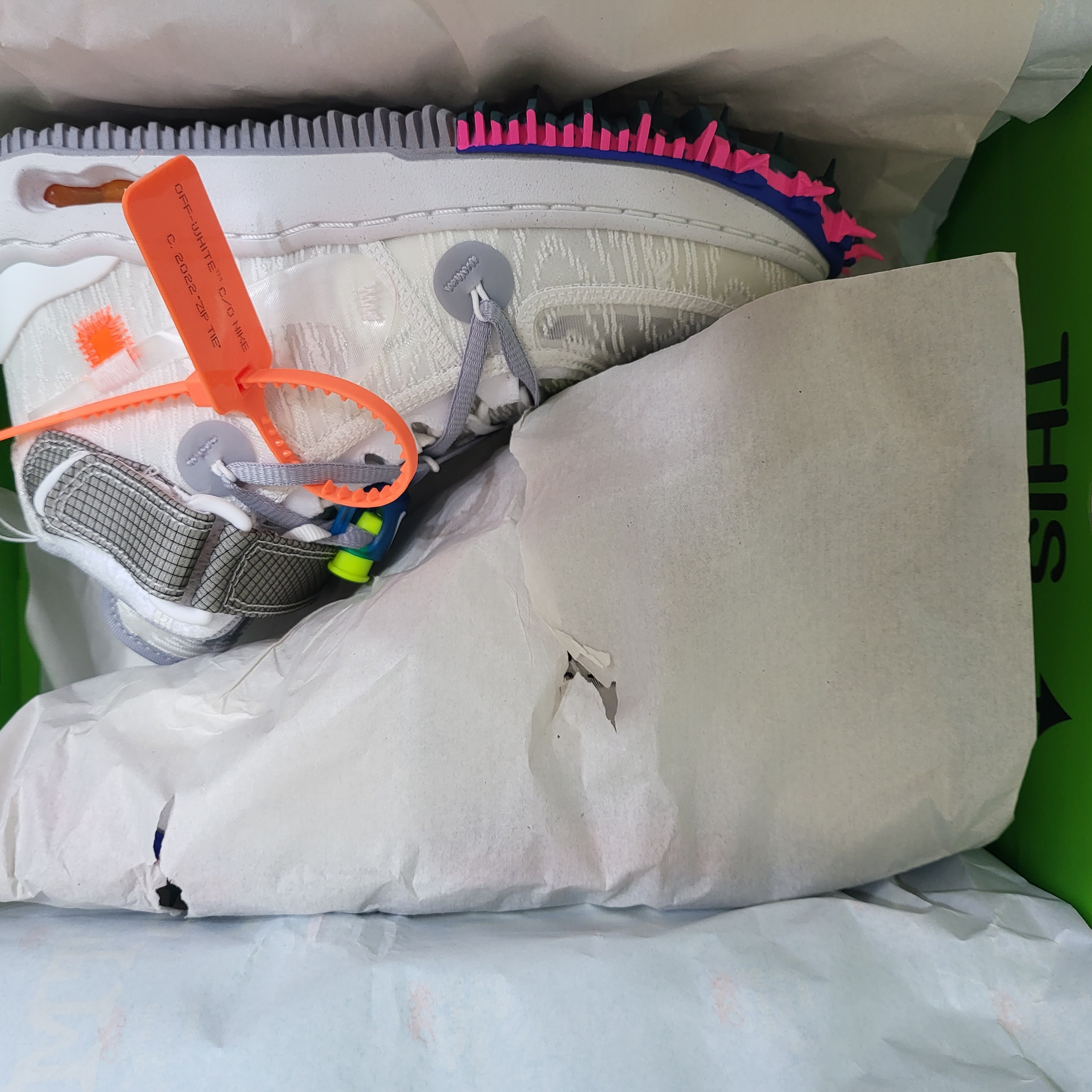 Nike x Off-White Air Force 1 Mid SP White 착용 스타일 - 2