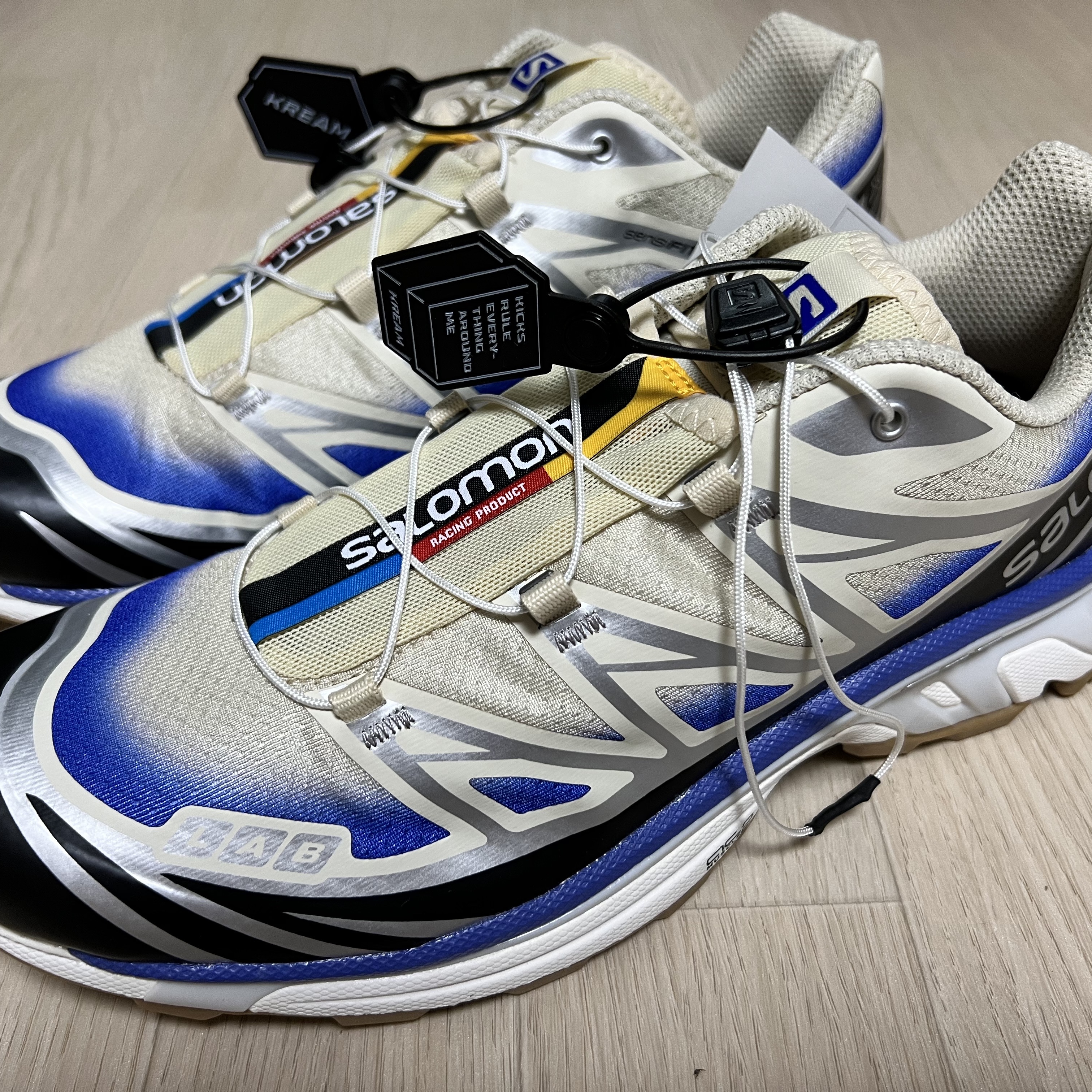 Salomon XT-6 Skyline Bleached Sand Dazzling Blue 착용 스타일