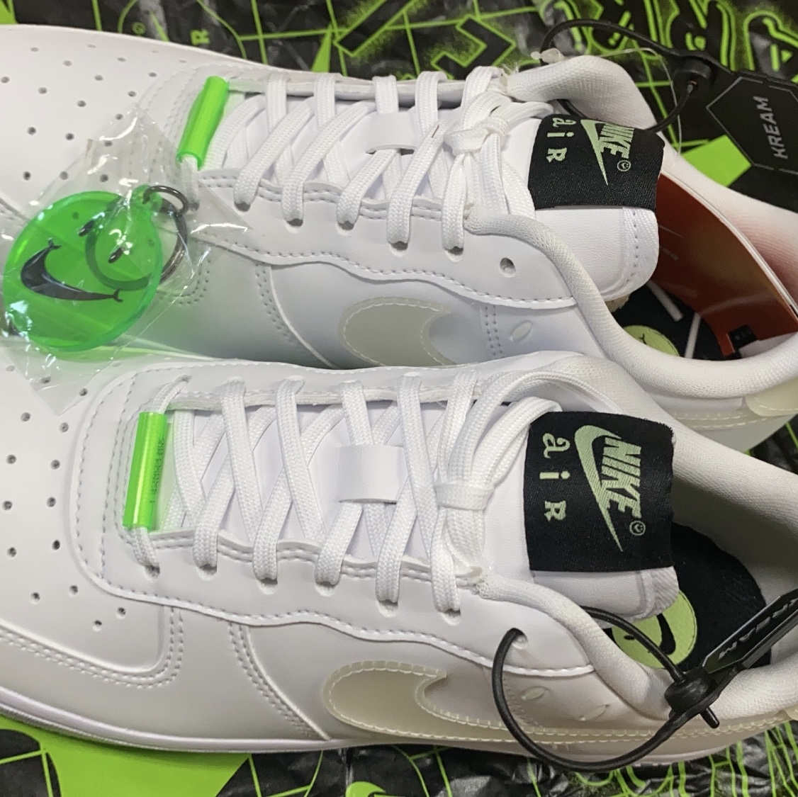 (W) Nike Air Force 1 '07 LX Have a Nike Day White Glow 착용 스타일 - 1