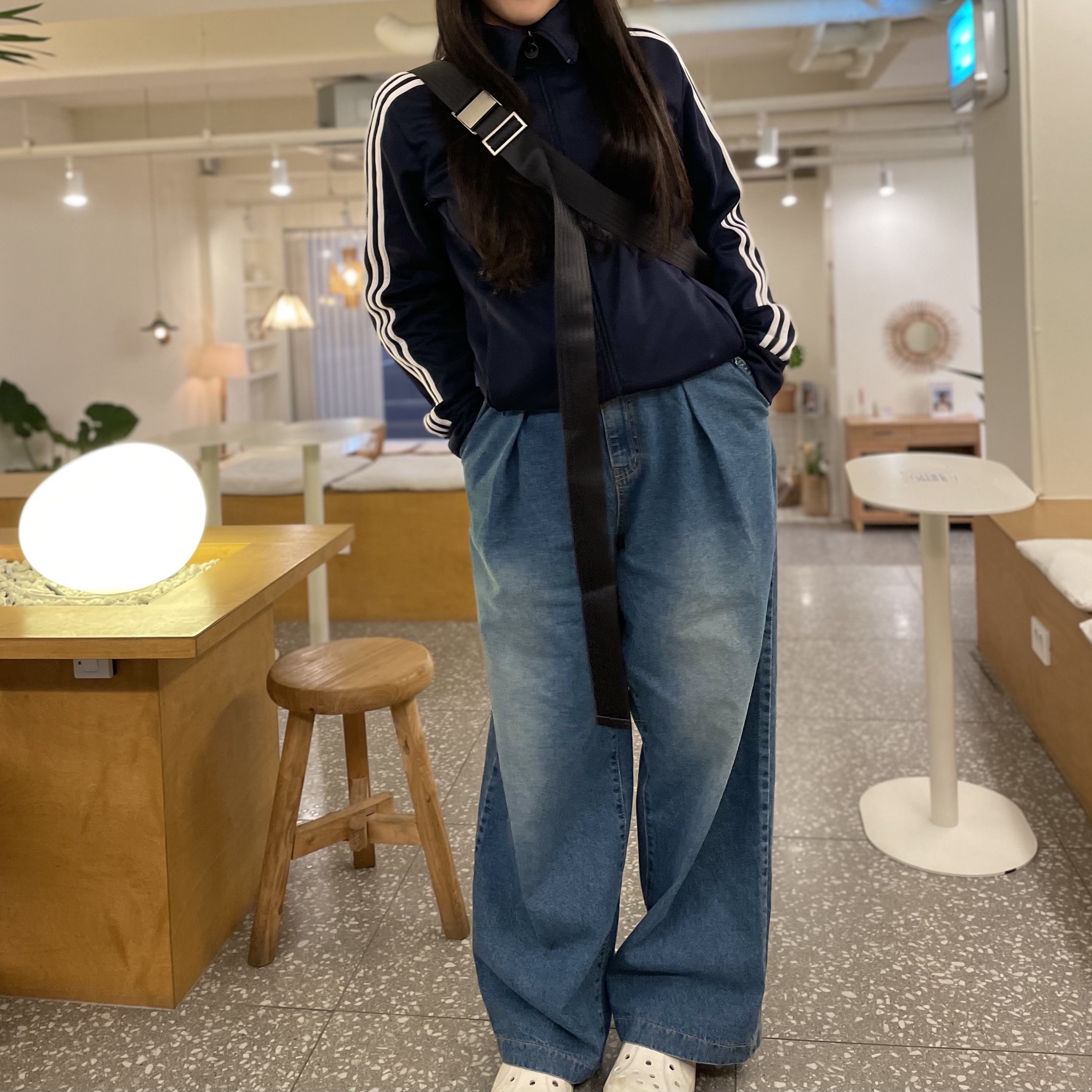 Crocs Bayaband Clog White Navy, Adidas Adicolor Classic Beckenbauer Track Jacket Night Indigo - KR Sizing 착용 스타일