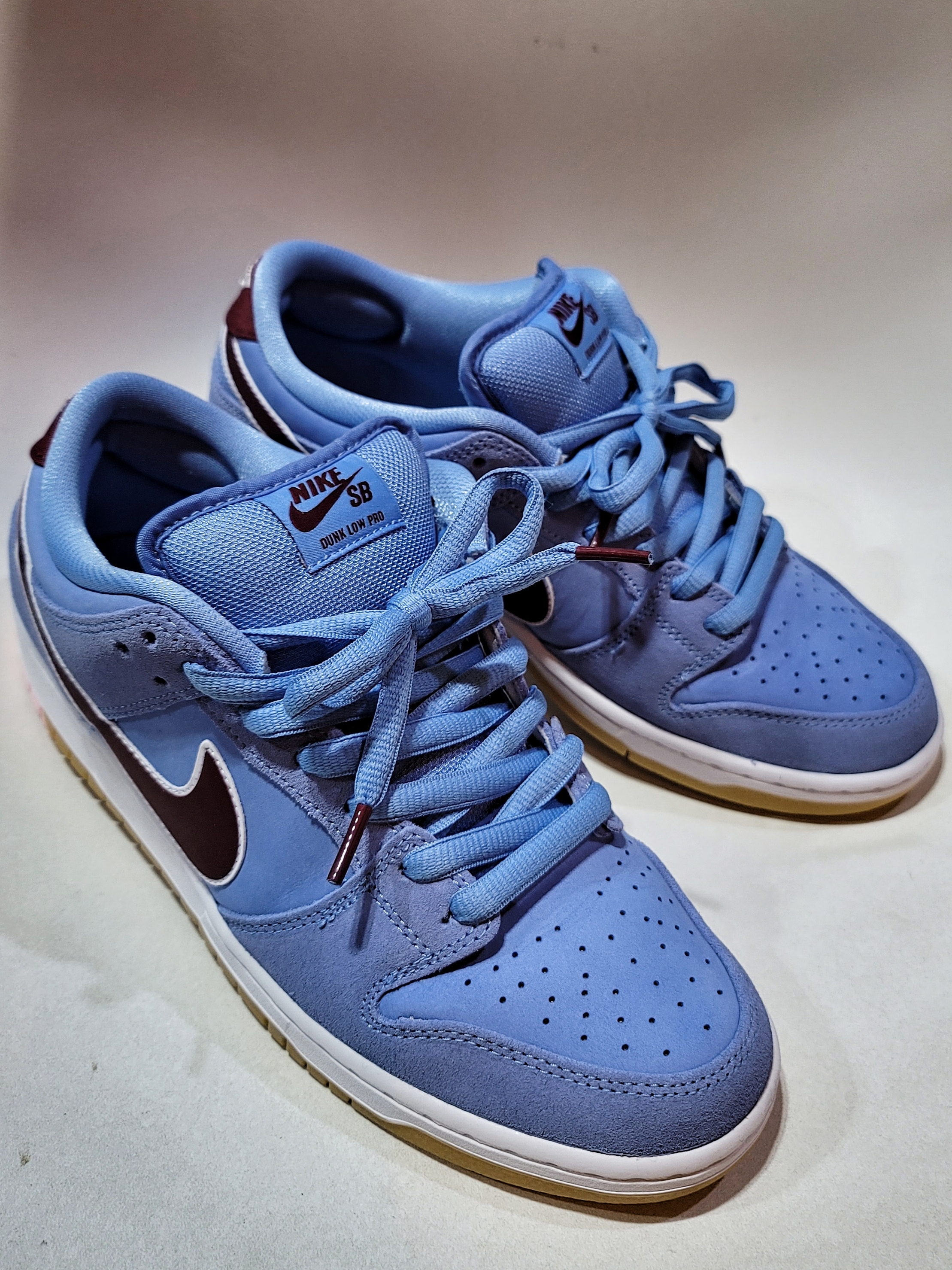 Nike SB Dunk Low Premium Valor Blue and Team Maroon 착용 스타일 - 3