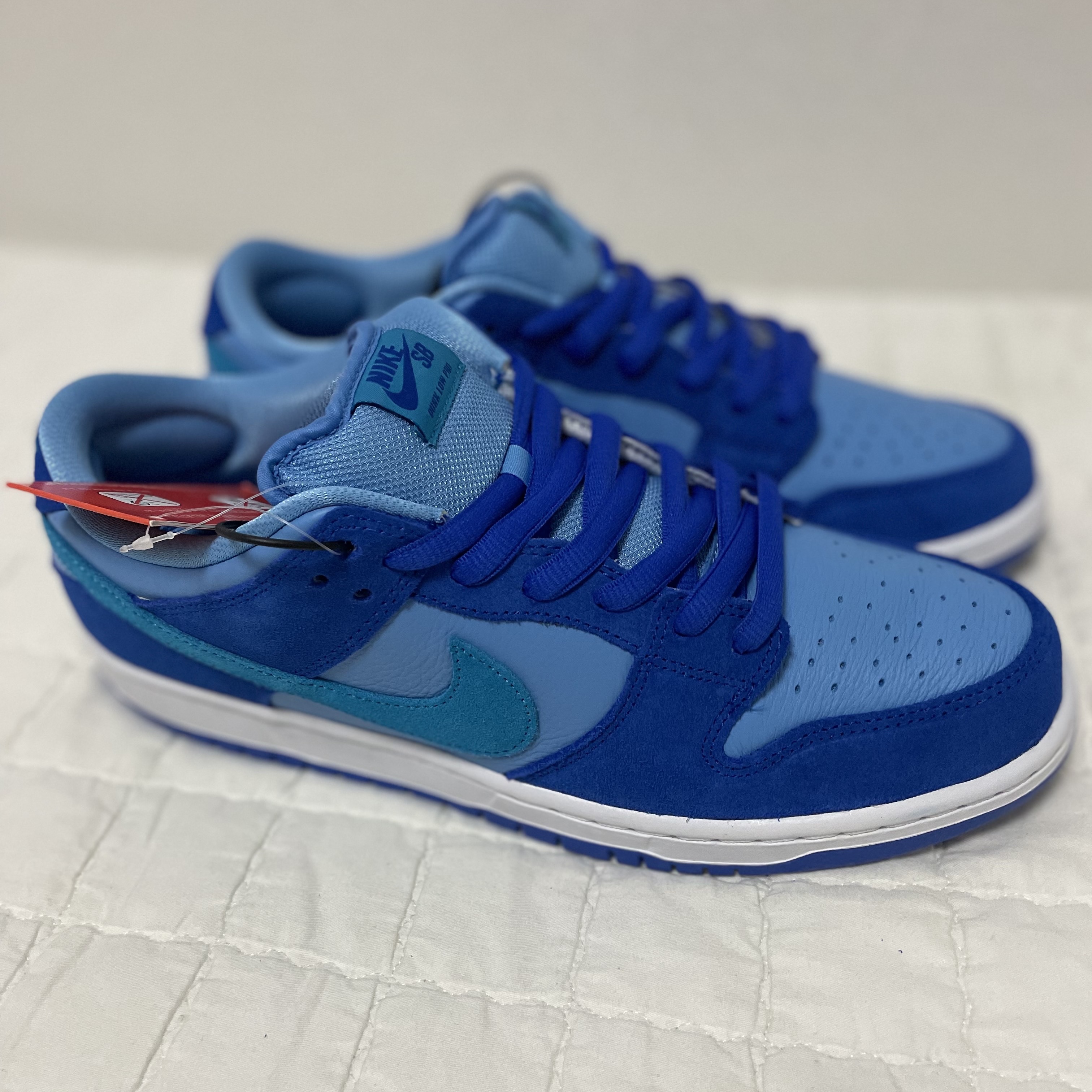 Nike SB Dunk Low Pro Blue Raspberry 착용 스타일 - 5
