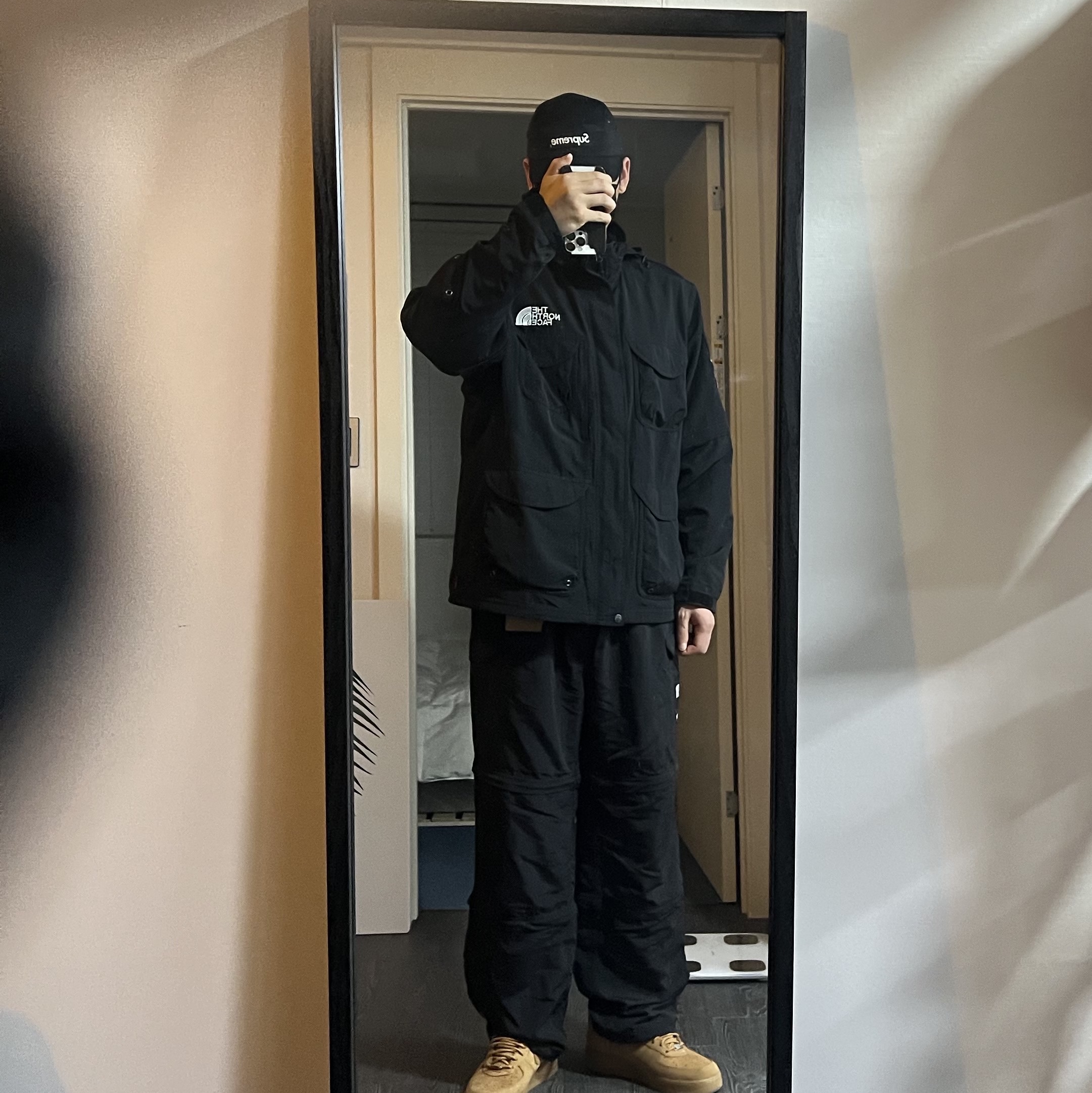 Supreme x The North Face Trekking Convertible Jacket Black - 22SS, Supreme x The North Face Trekking Zip-Off Belted Pants Black - 22SS 착용 스타일