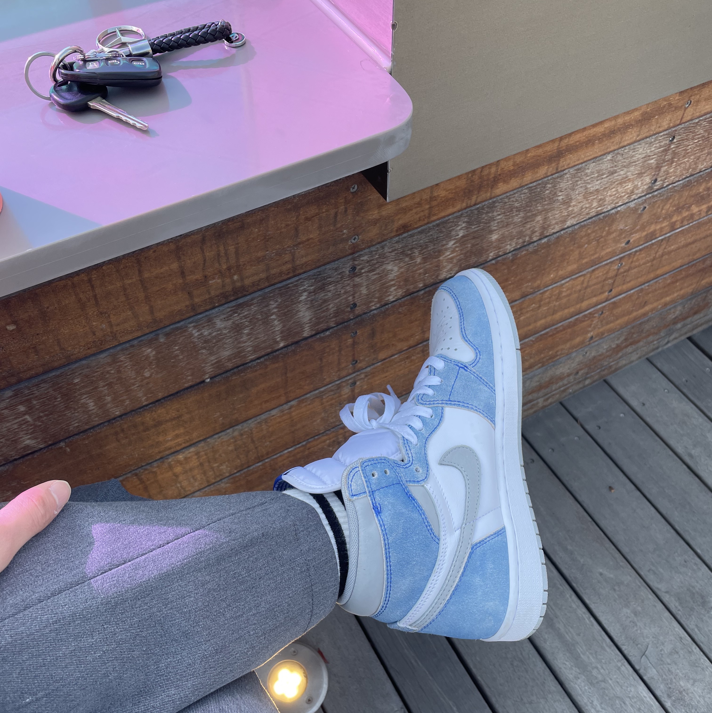 Jordan 1 Retro High OG Hyper Royal 착용 스타일