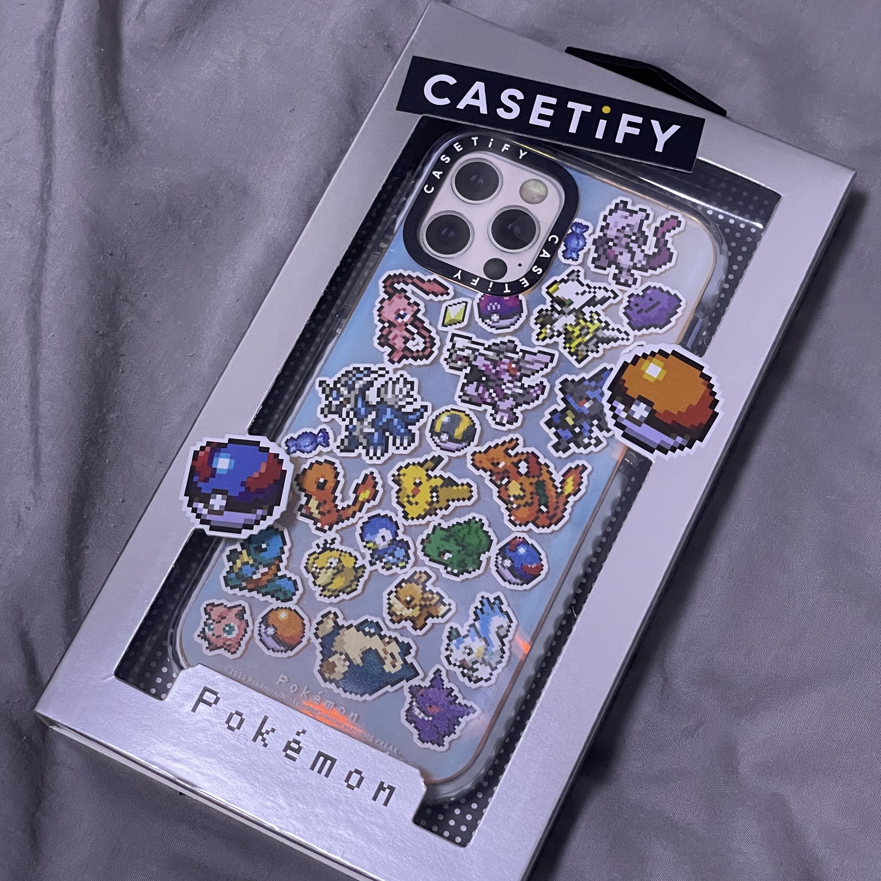 Casetify x Pokemon Pixel Sticker Mania iPhone Impact Case Iridescent 착용 스타일