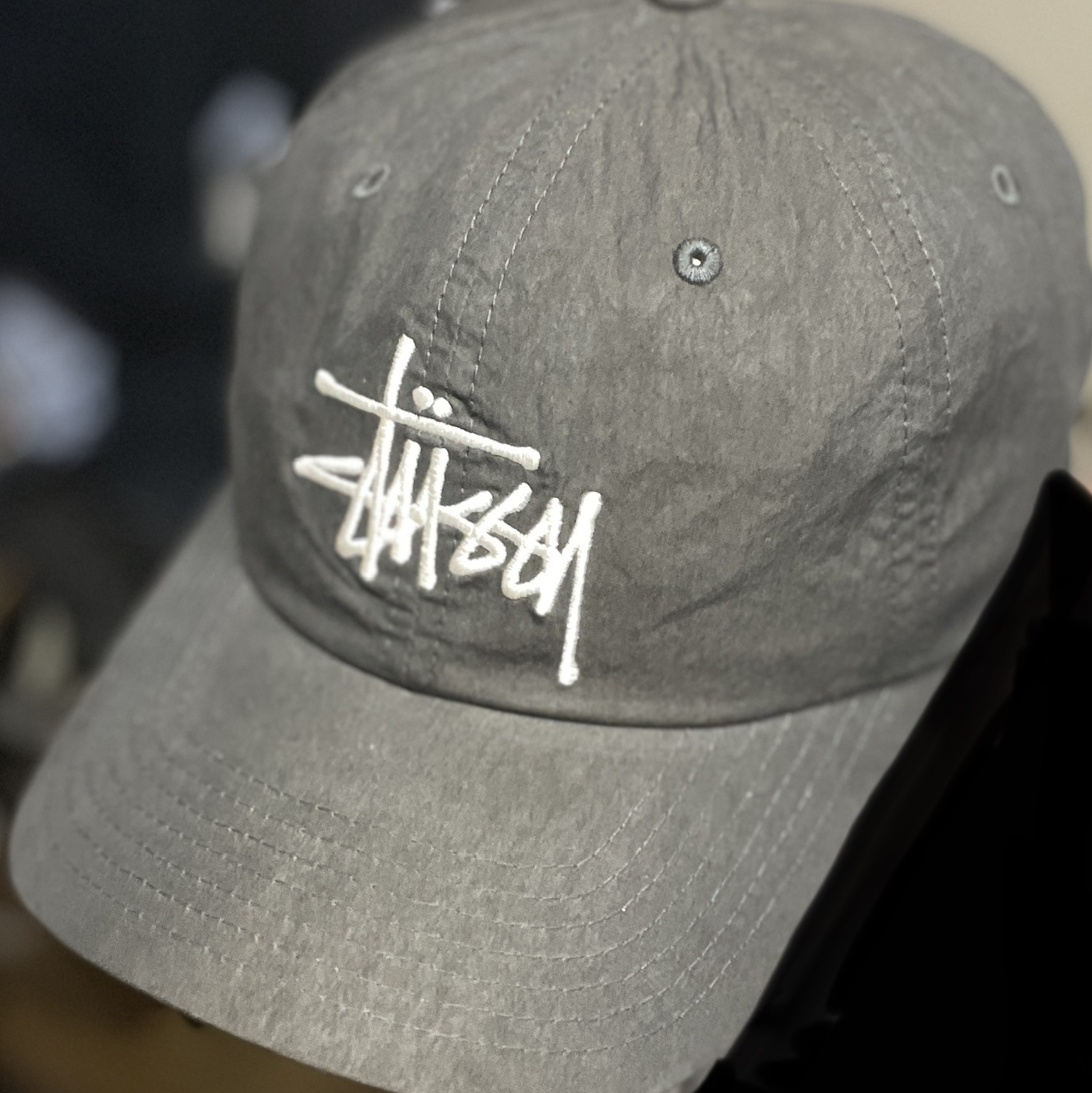 Stussy Bio Washed Big Logo Low Pro Cap Charcoal 착용 스타일 - 1