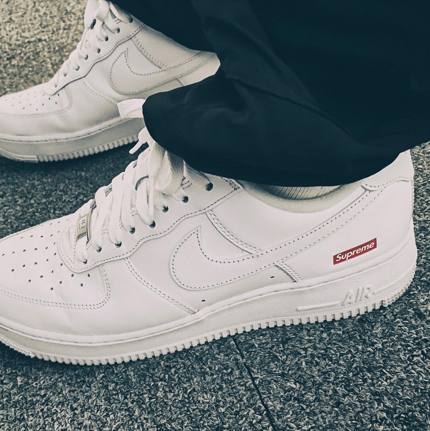 Supreme x The North Face Trekking Zip-Off Belted Pants Black - 22SS, Nike x Supreme Air Force 1 Low White 착용 스타일 - 2