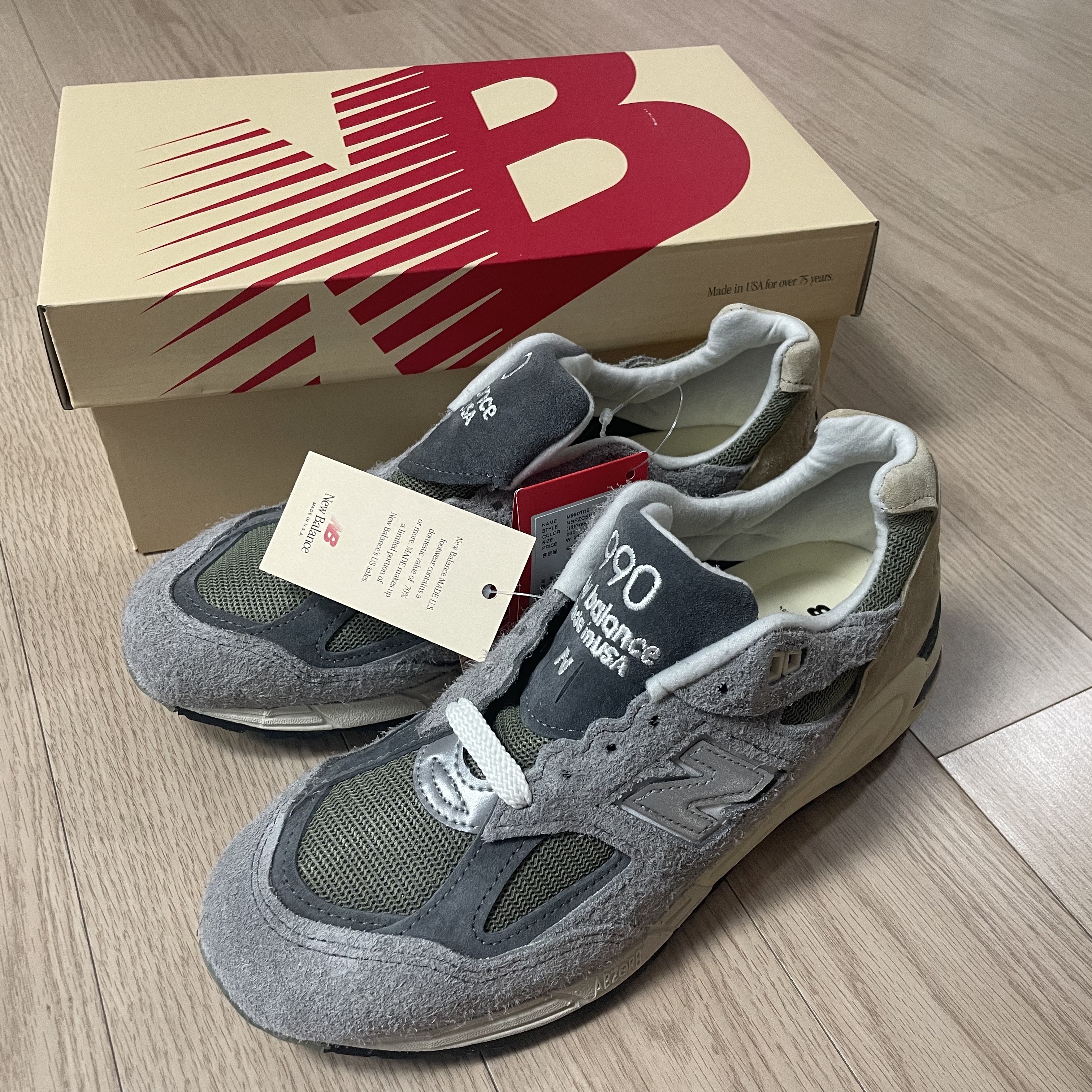 New Balance 990v2 Made in USA Marblehead Incense 착용 스타일 - 2
