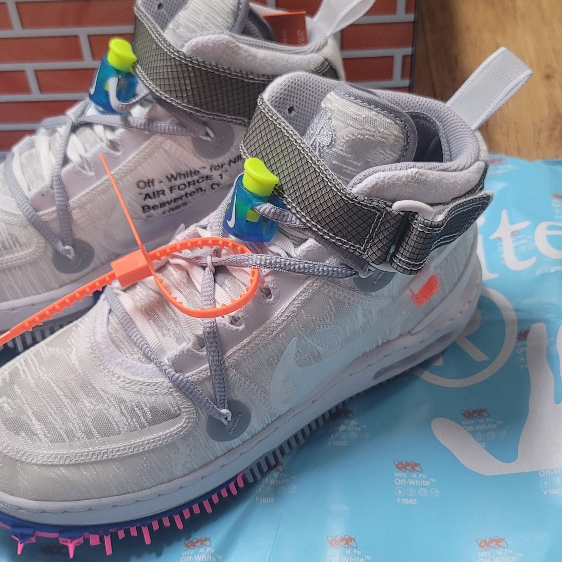 Nike x Off-White Air Force 1 Mid SP White 착용 스타일 - 3