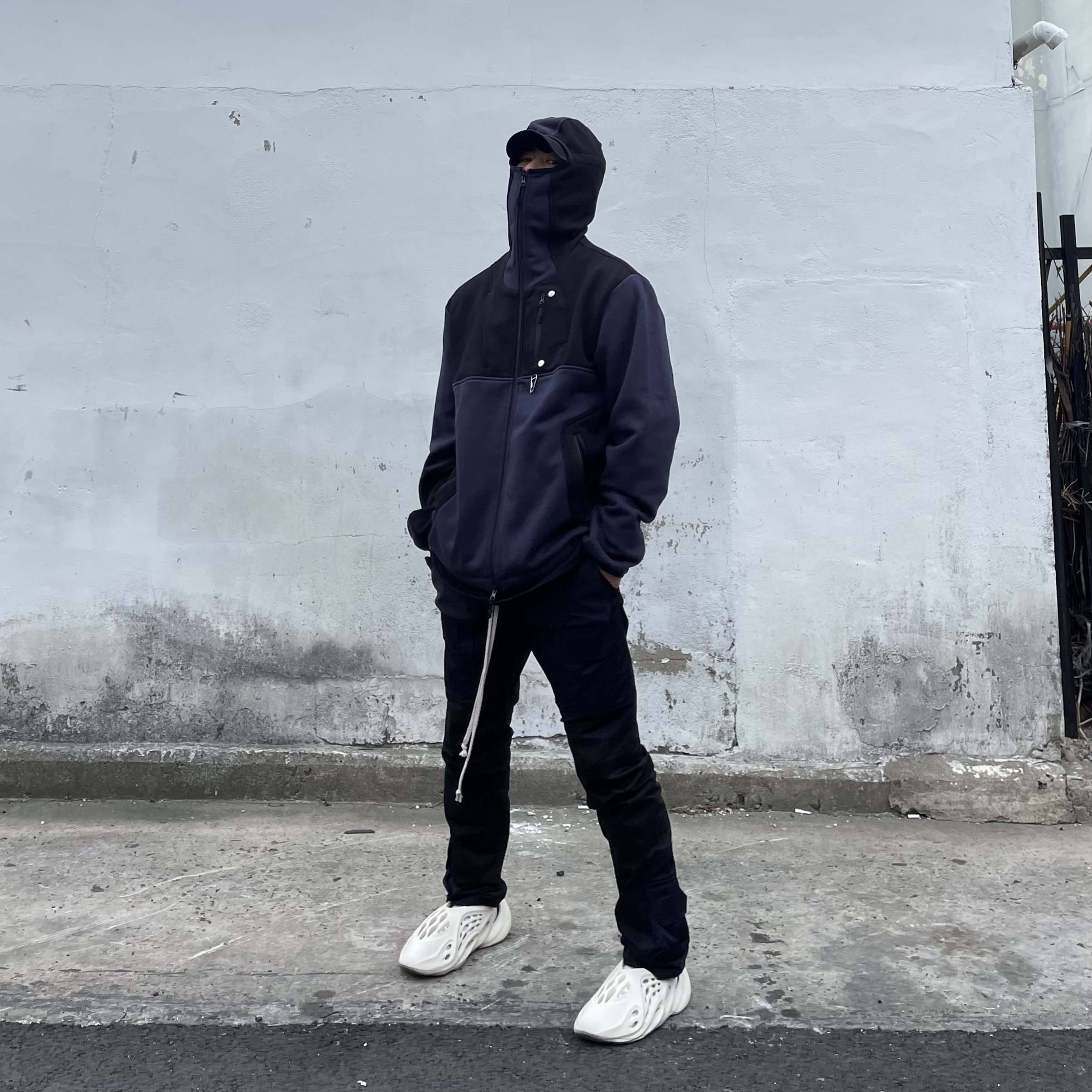 Undermycar Marshall Chest Pocket Balaclava Zip-Up Night Shadow Blue - 22SS, Adidas Yeezy Foam RNNR Sand 착용 스타일