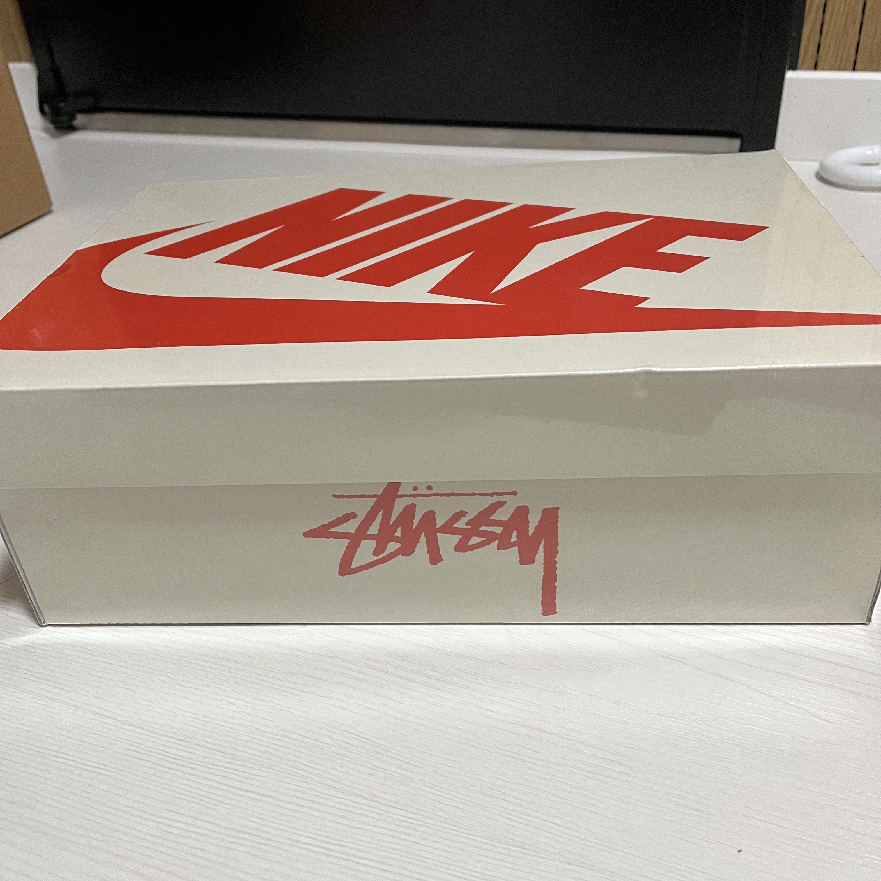 Nike x Stussy Air Force 1 '07 Mid SP Black and Light Bone 착용 스타일 - 2