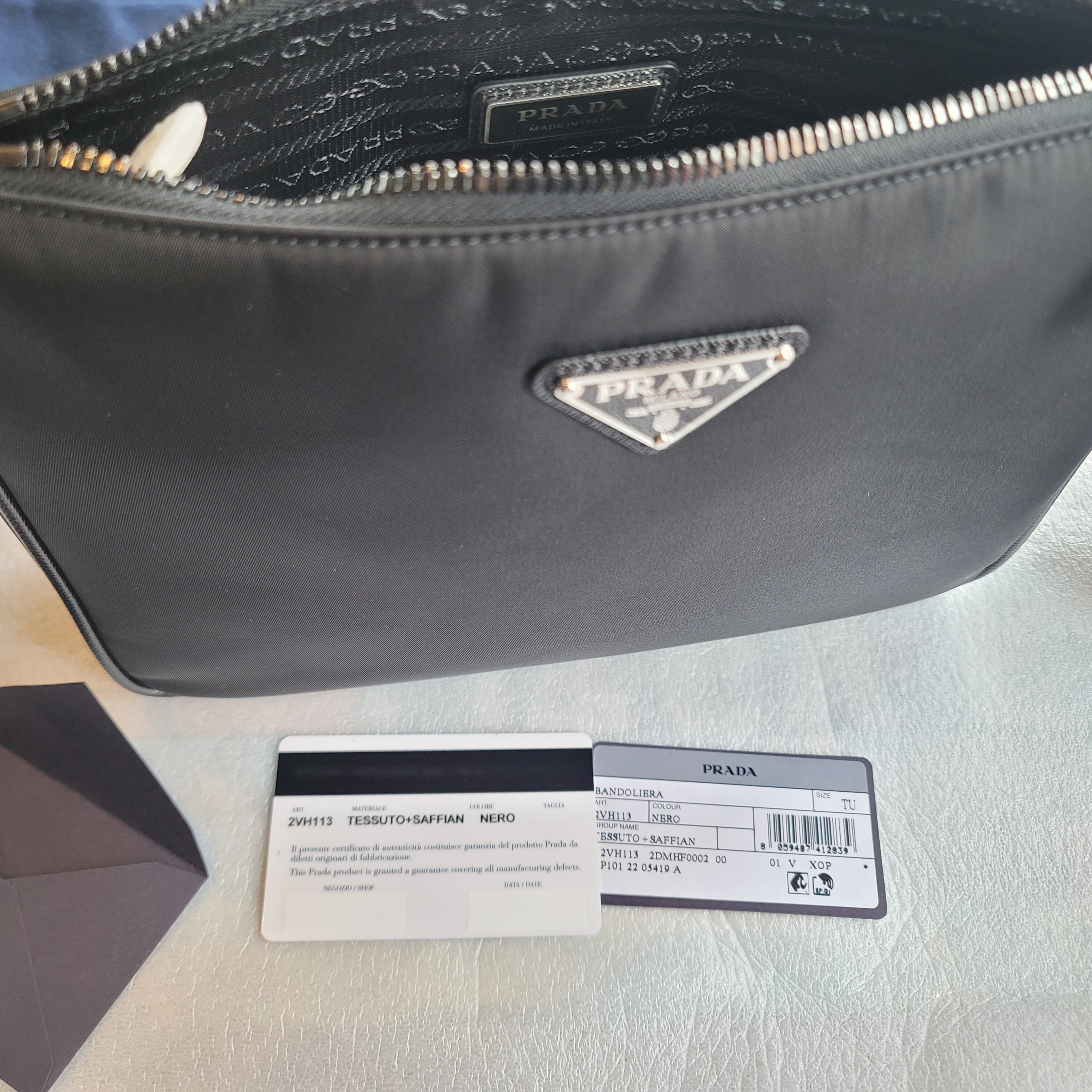 Prada Re-Nylon and Saffiano Leather Shoulder Bag Black 착용 스타일 - 3