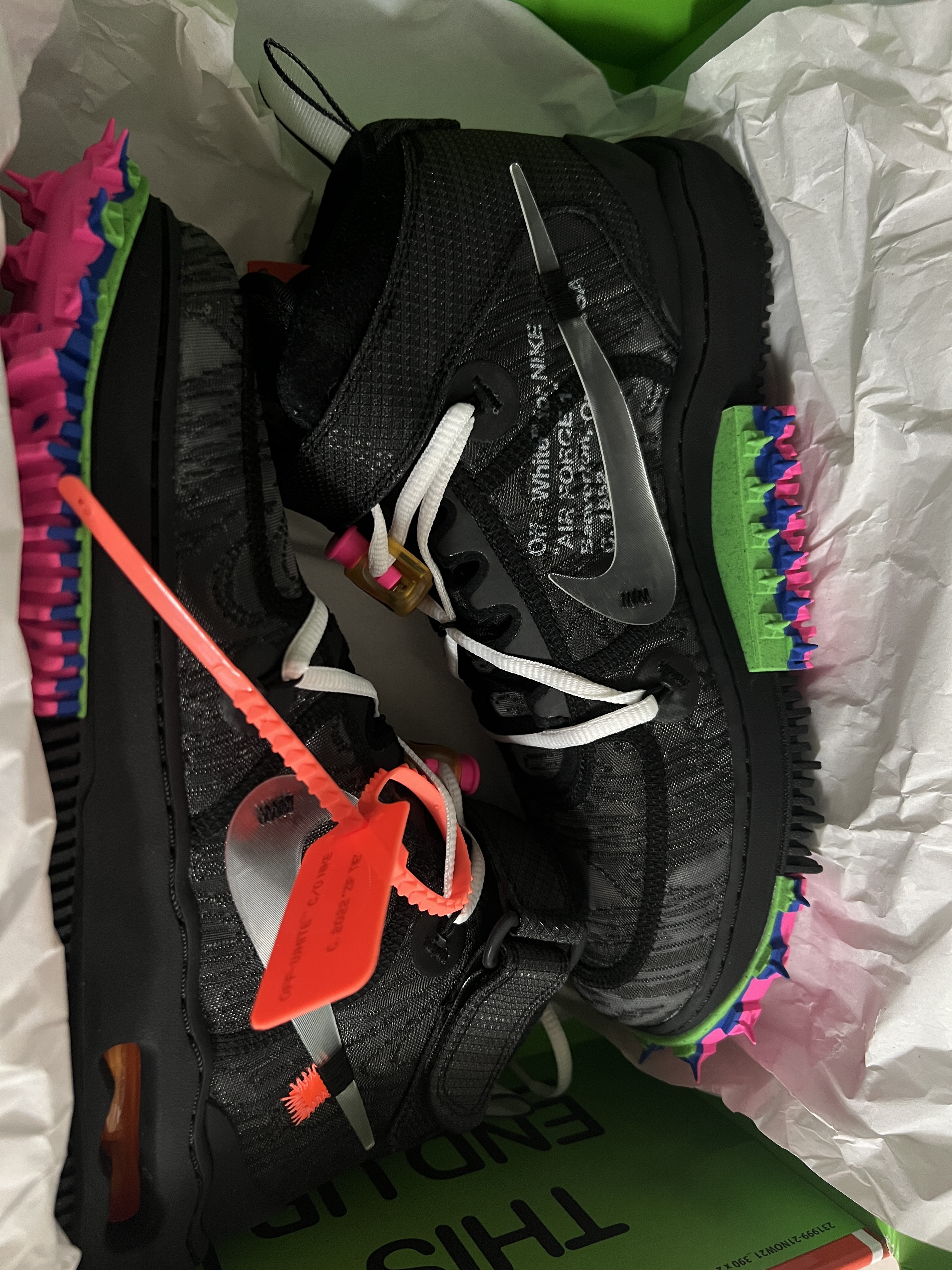 Nike x Off-White Air Force 1 Mid SP Black 착용 스타일 - 2
