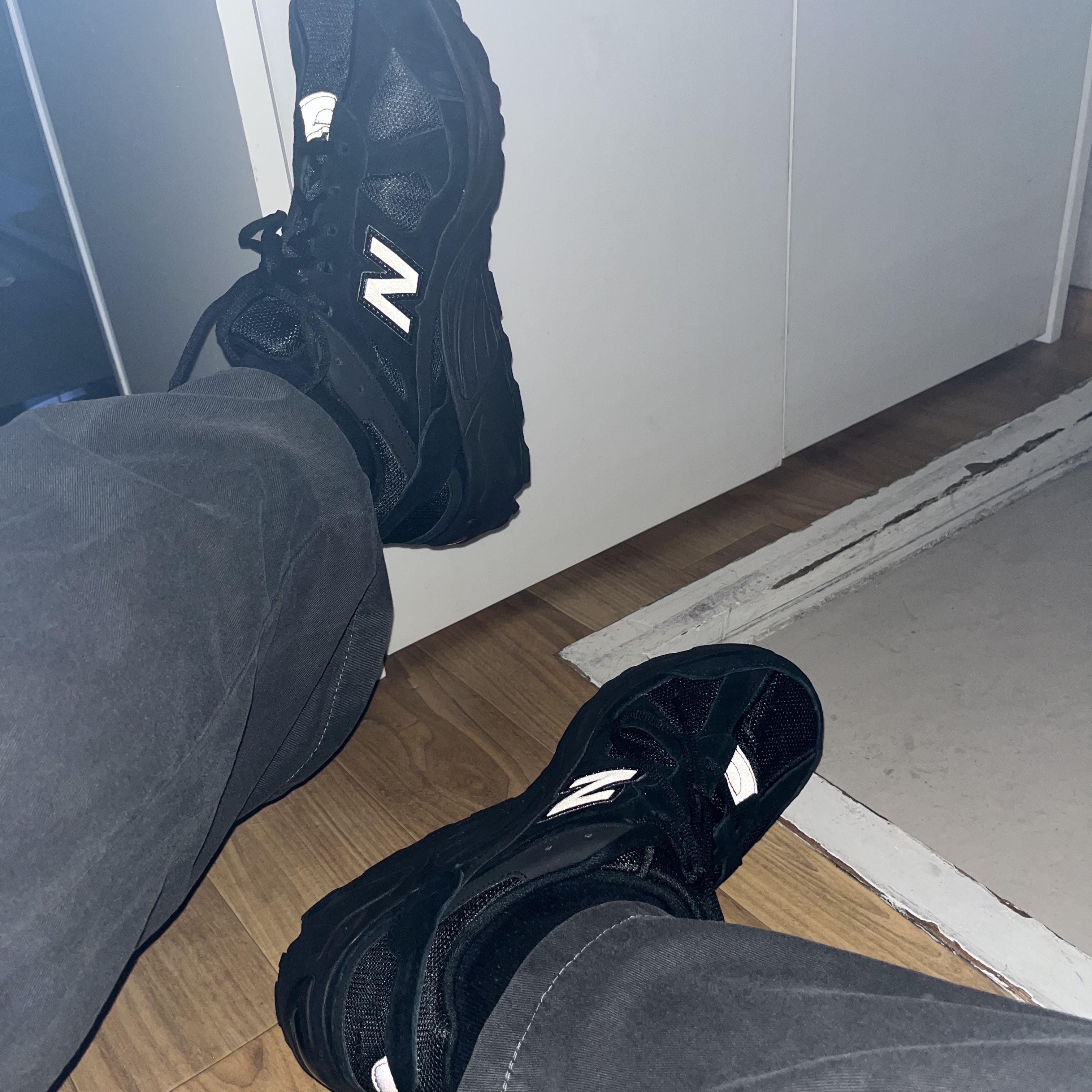 New Balance 878 Triple Black 착용 스타일